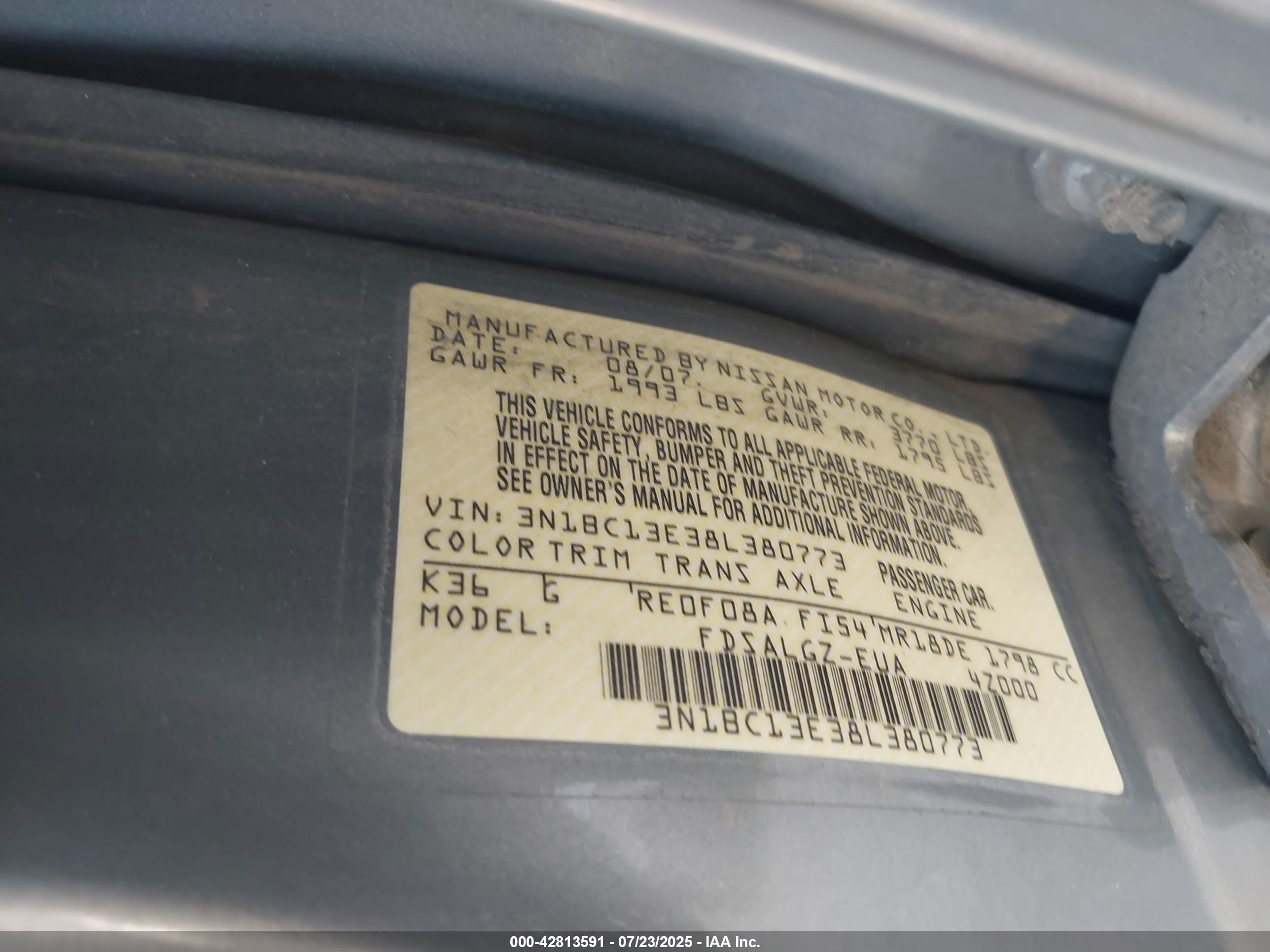 NISSAN VERSA image 9