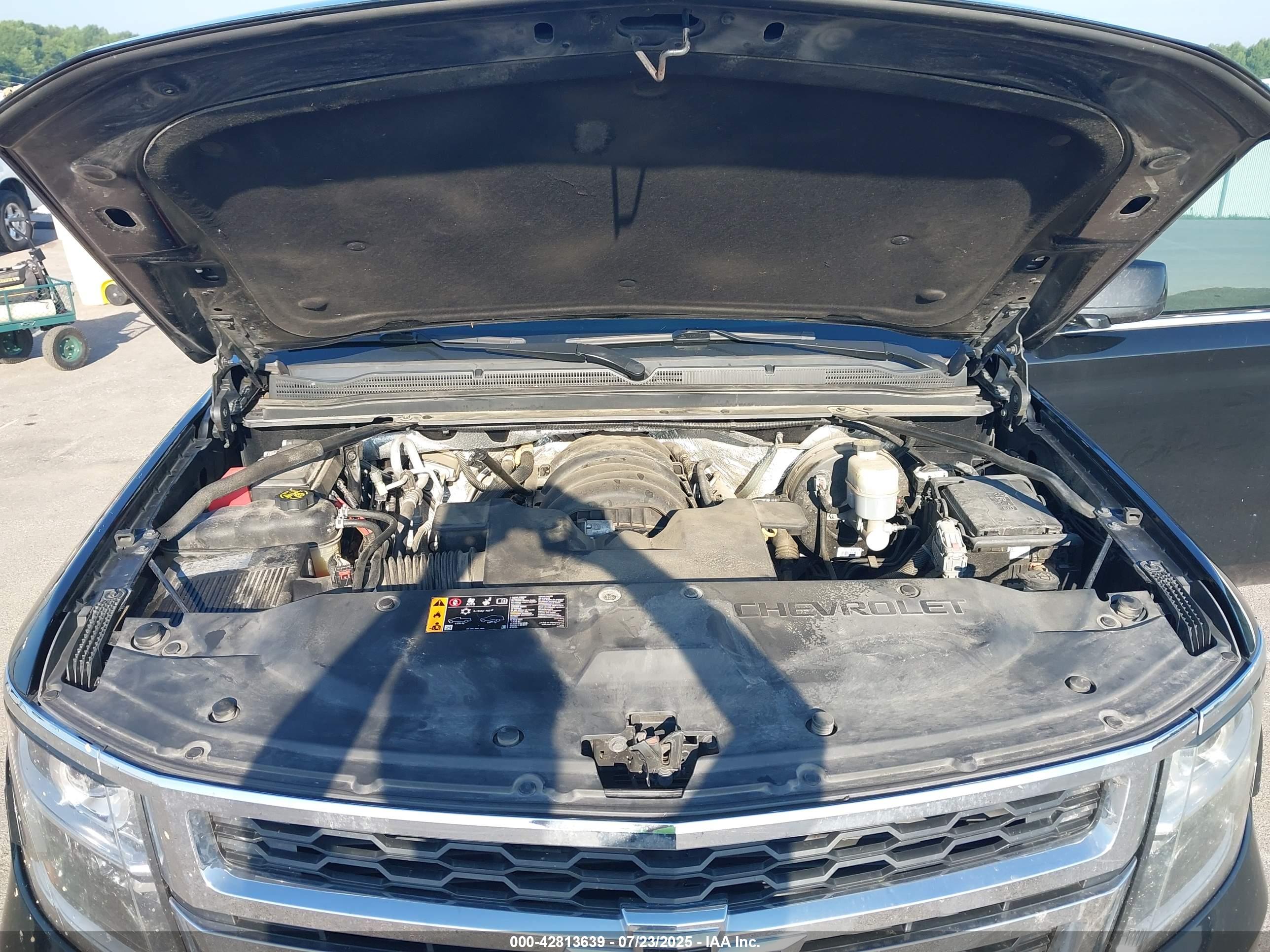 CHEVROLET SUBURBAN image 10
