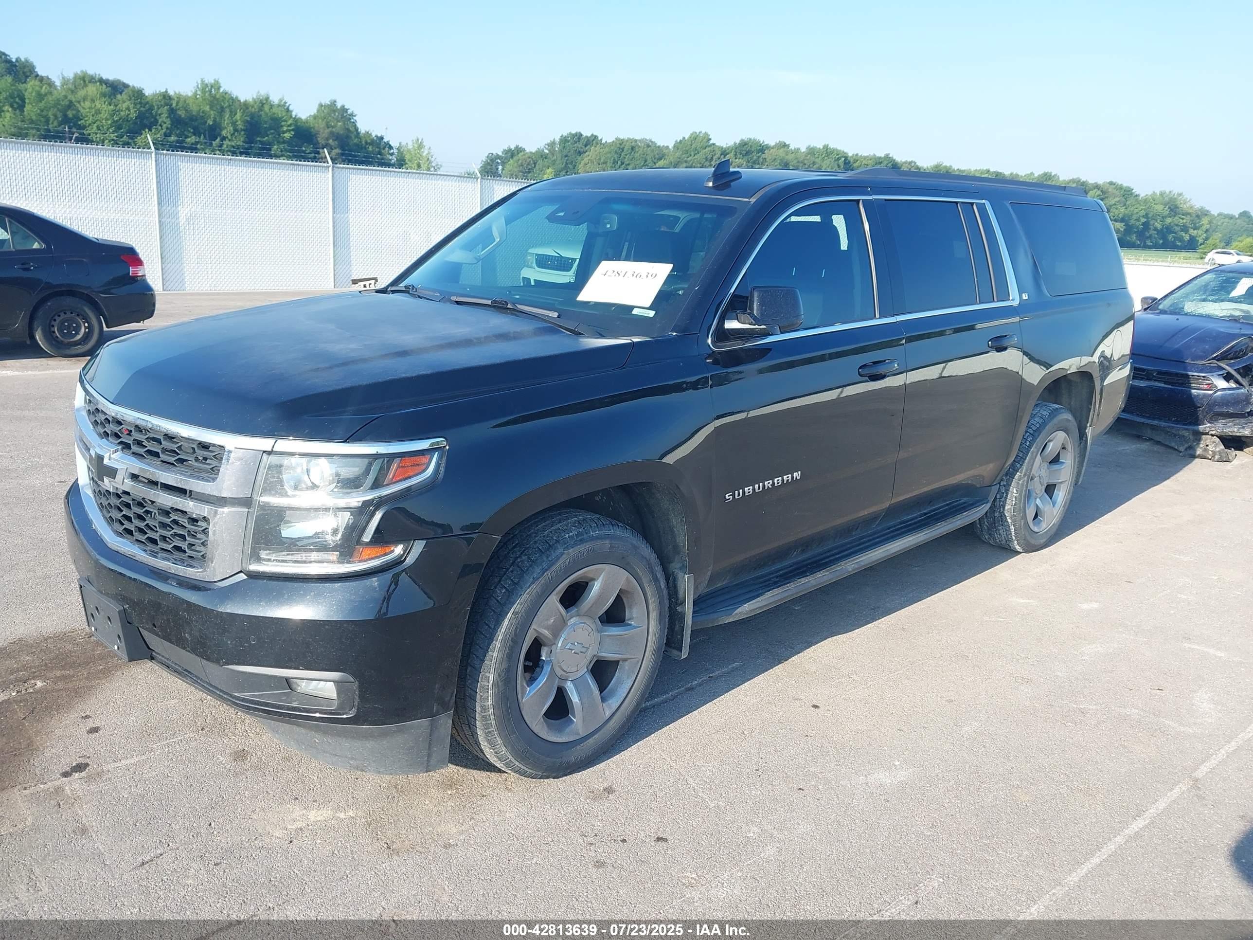 CHEVROLET SUBURBAN image 2