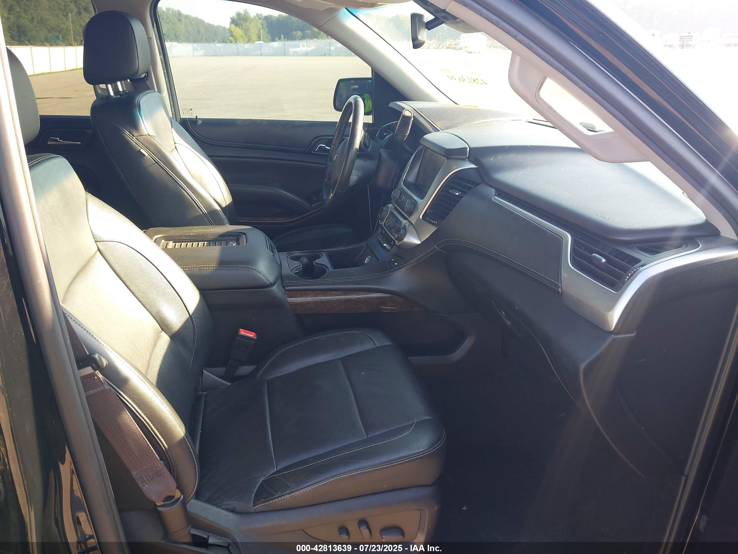 CHEVROLET SUBURBAN image 5