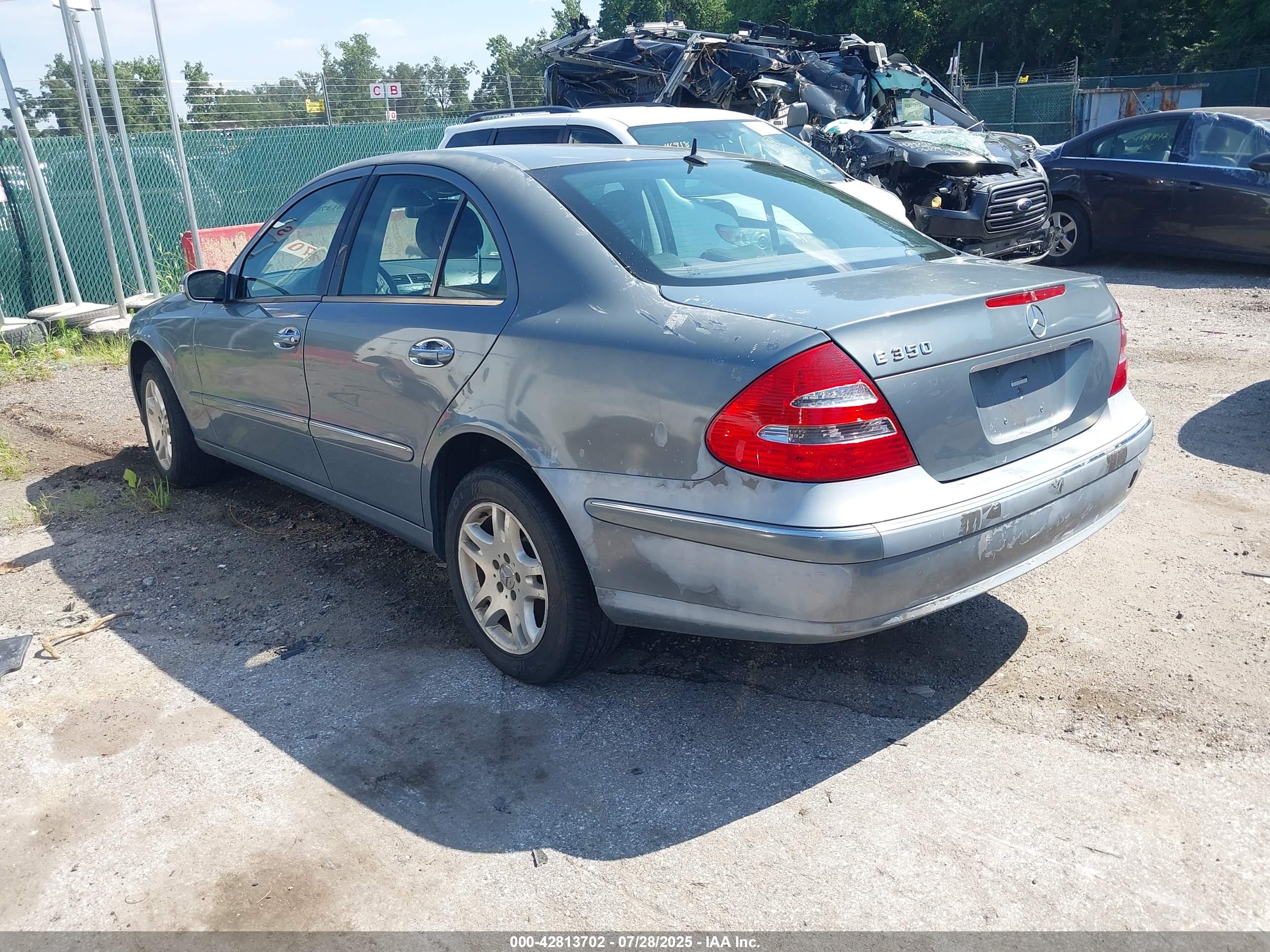 MERCEDES-BENZ E image 3