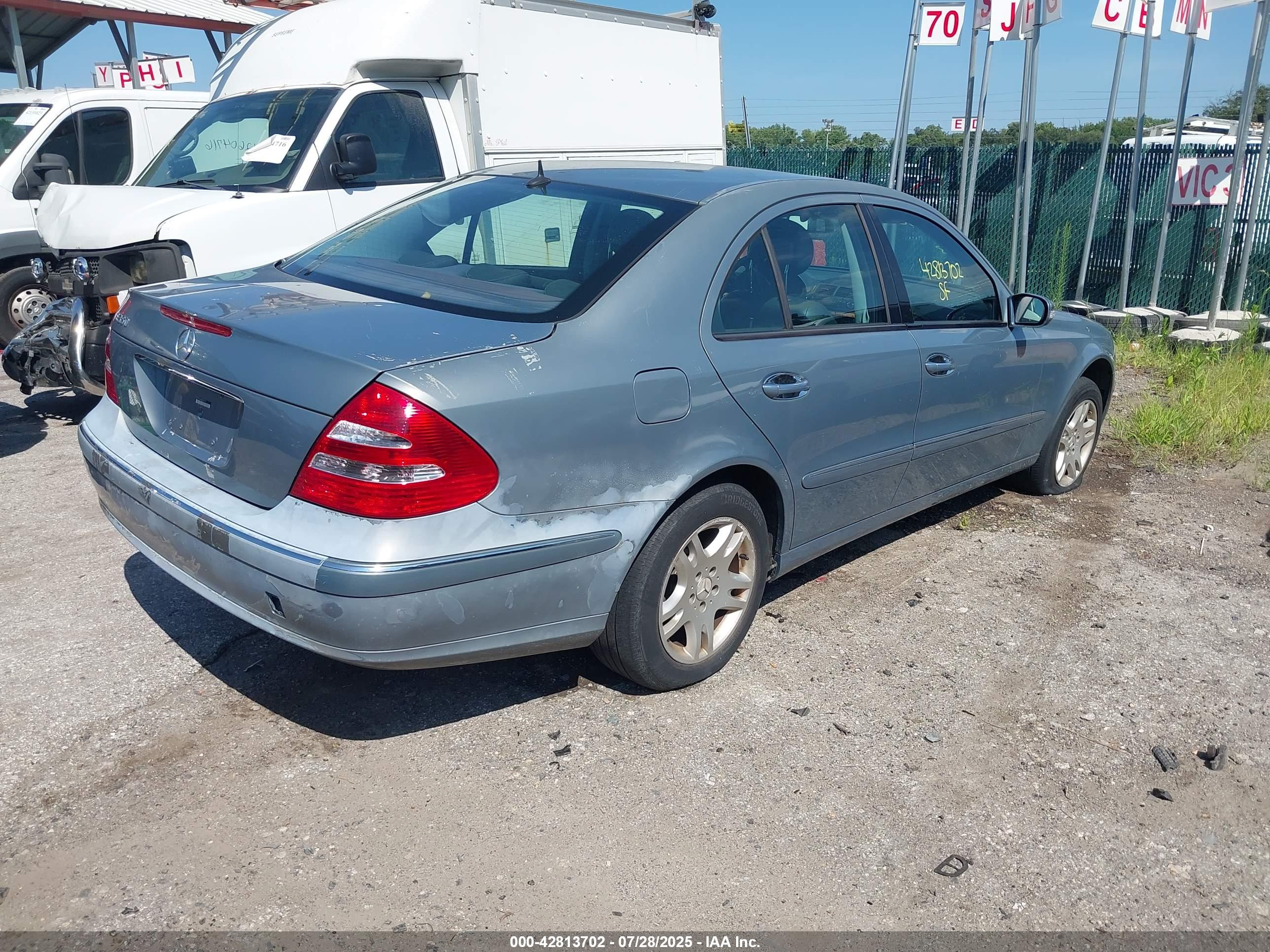 MERCEDES-BENZ E image 4