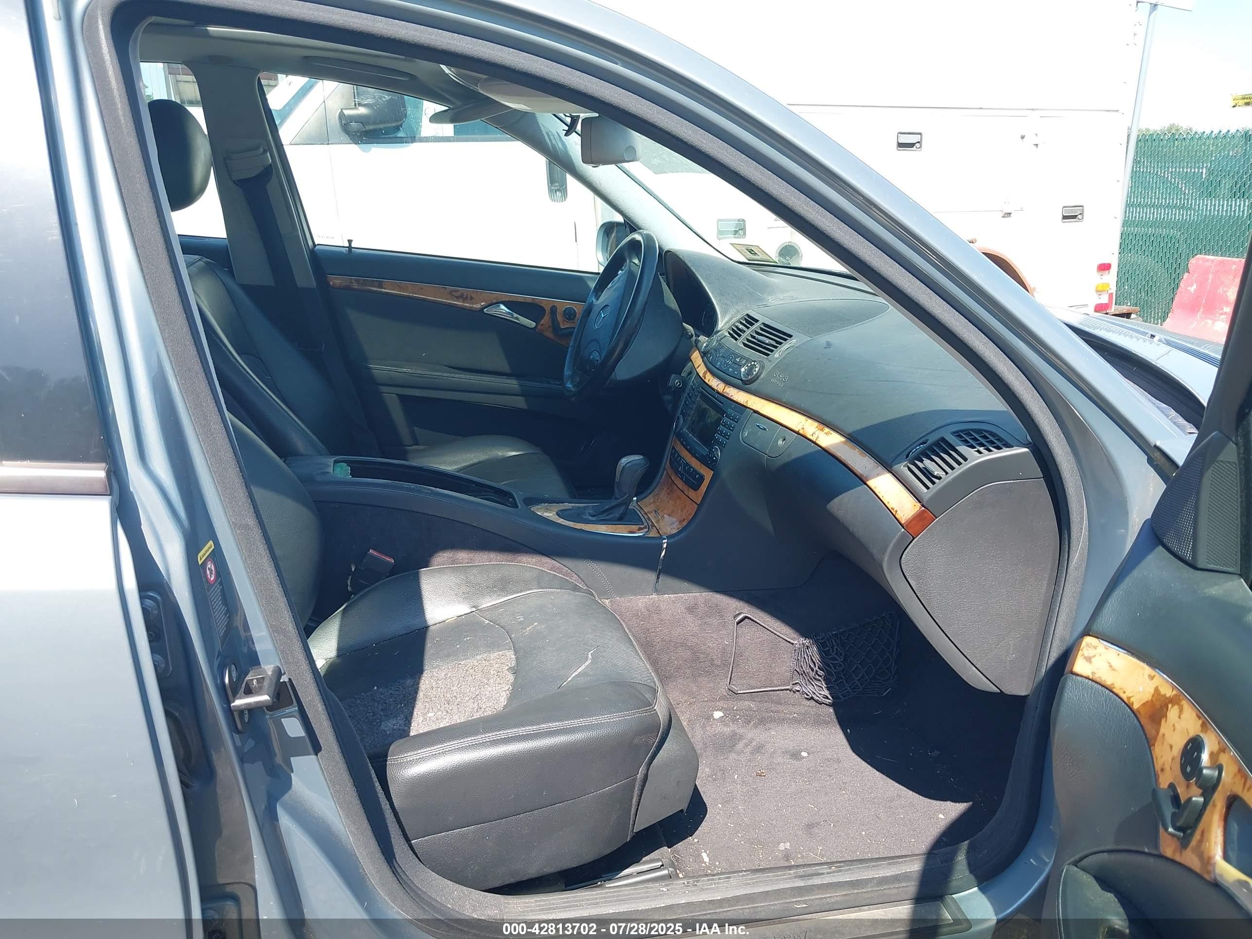 MERCEDES-BENZ E image 5