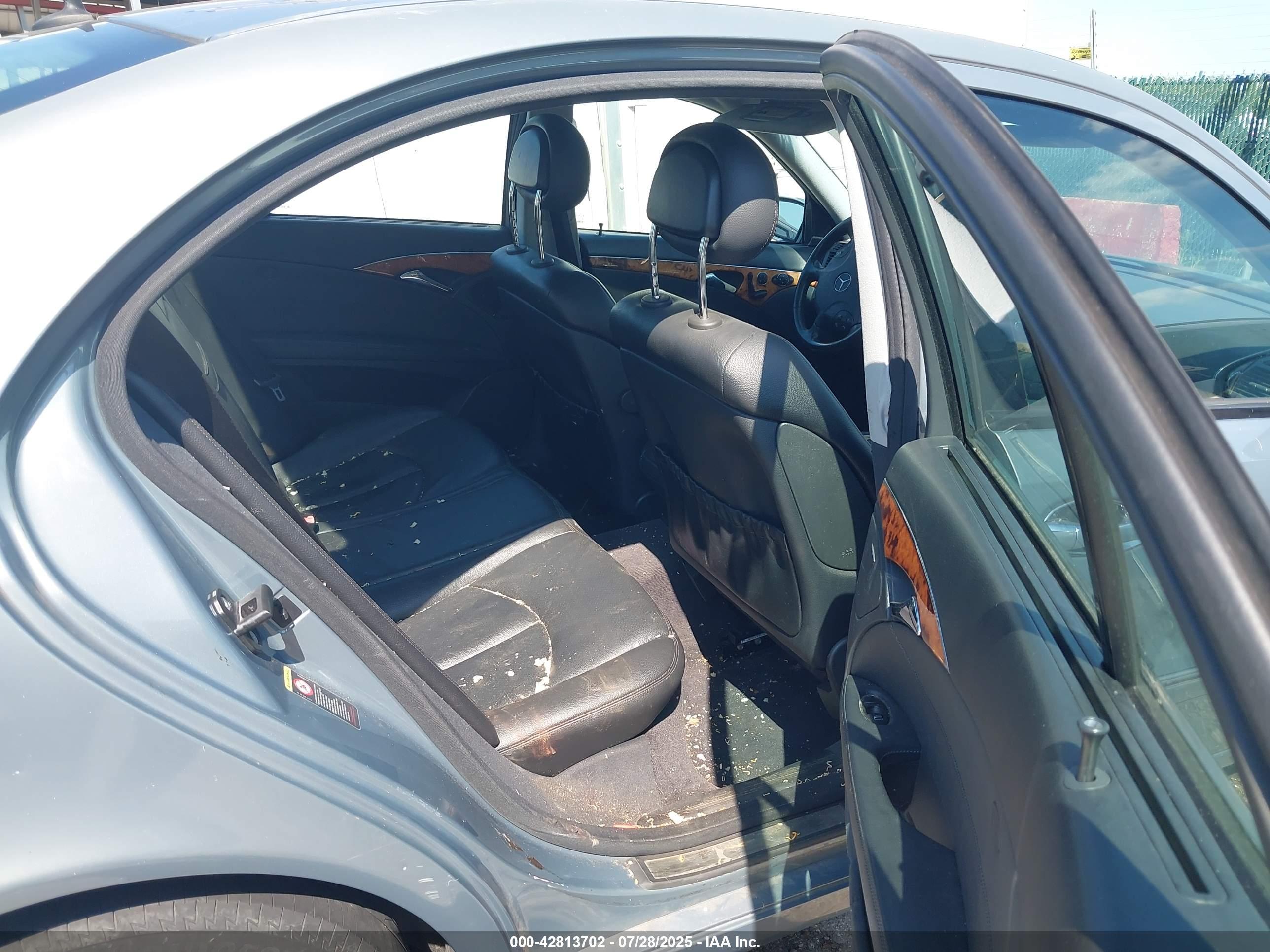 MERCEDES-BENZ E image 8