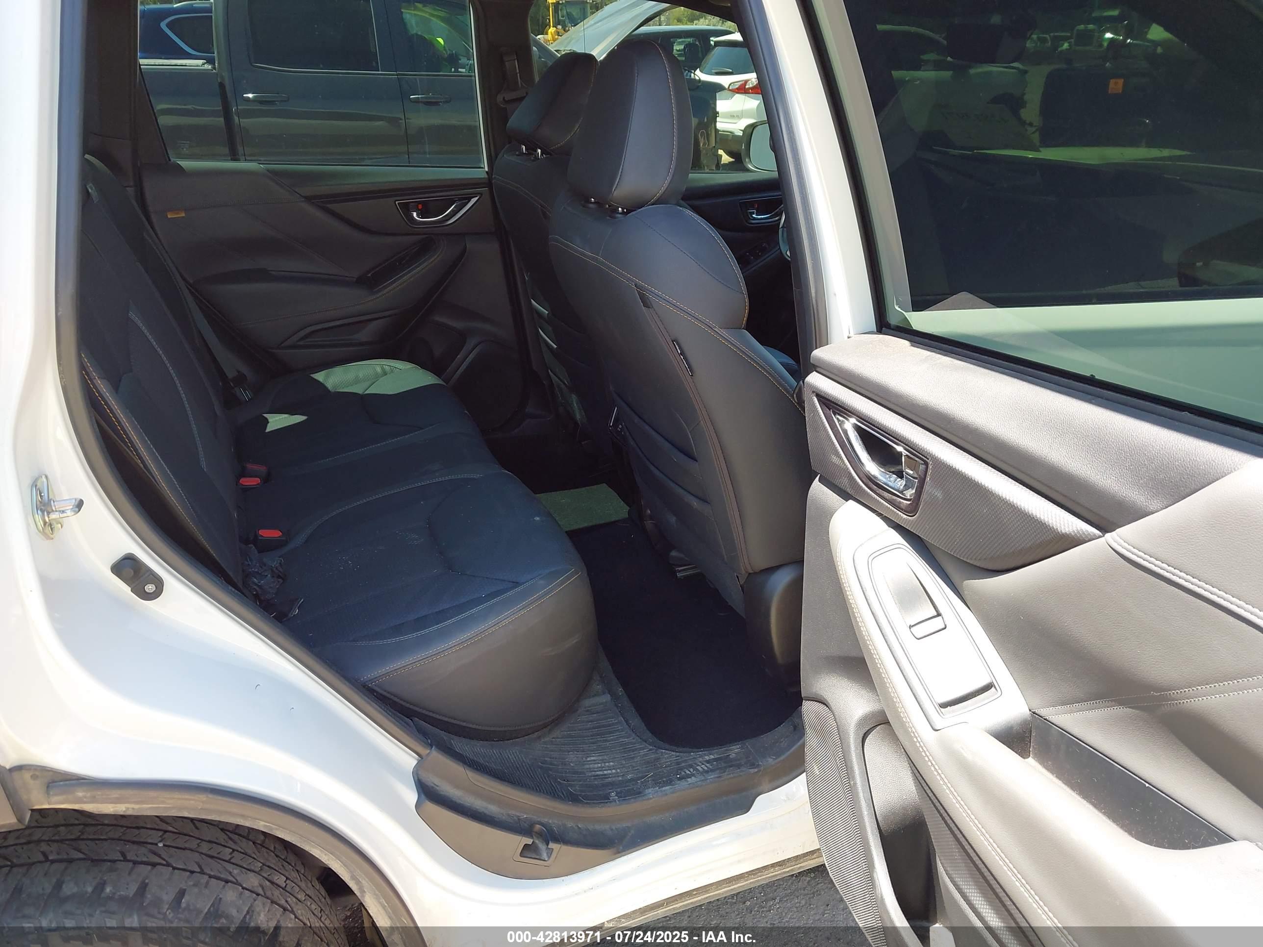 SUBARU FORESTER image 8