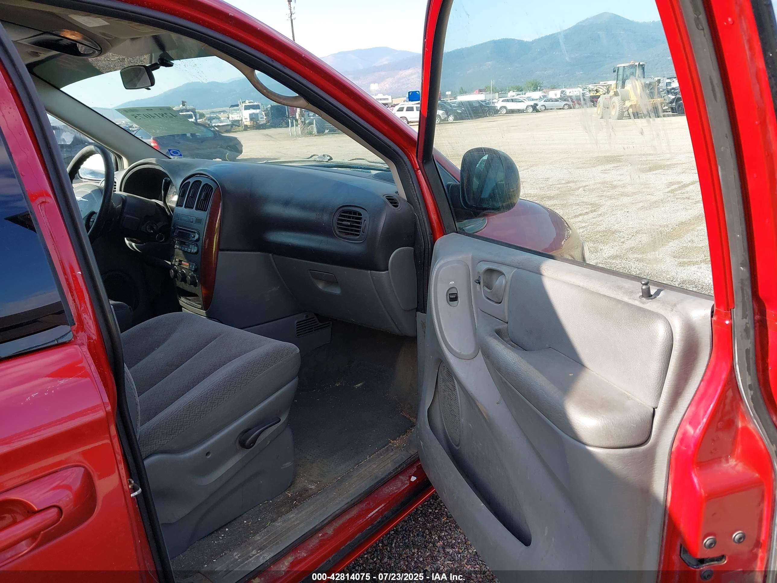 CHRYSLER TOWN image 5