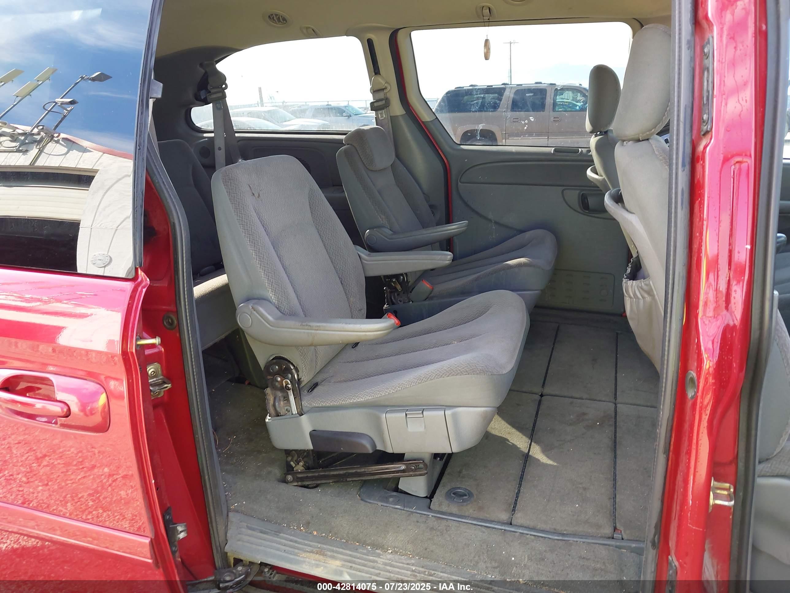 CHRYSLER TOWN image 8