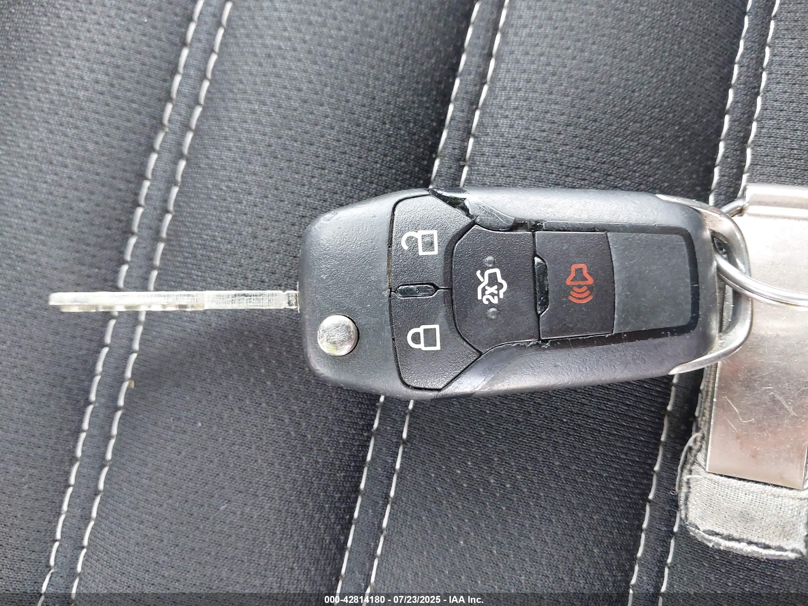 FORD FUSION image 11