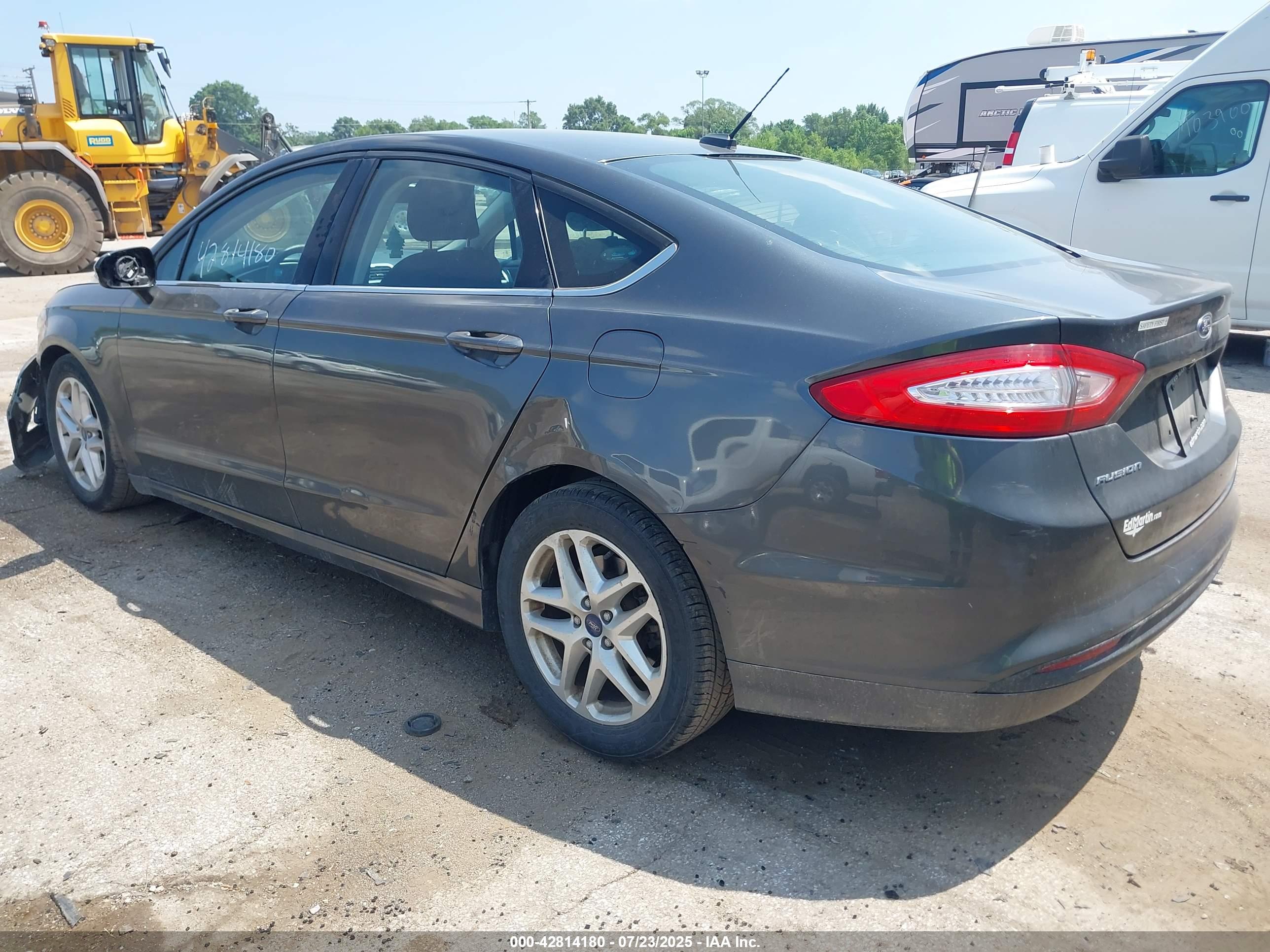 FORD FUSION image 3