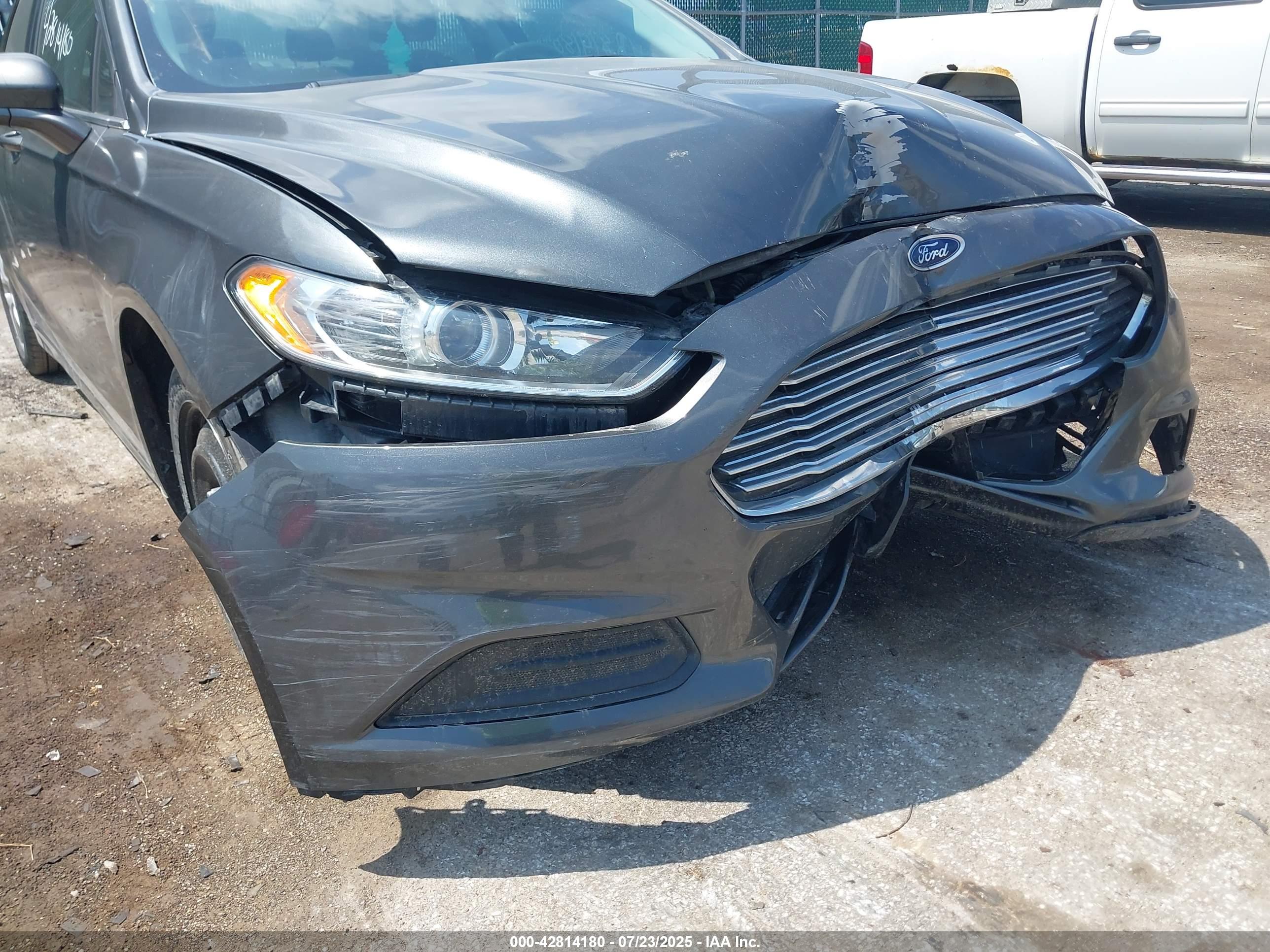 FORD FUSION image 6