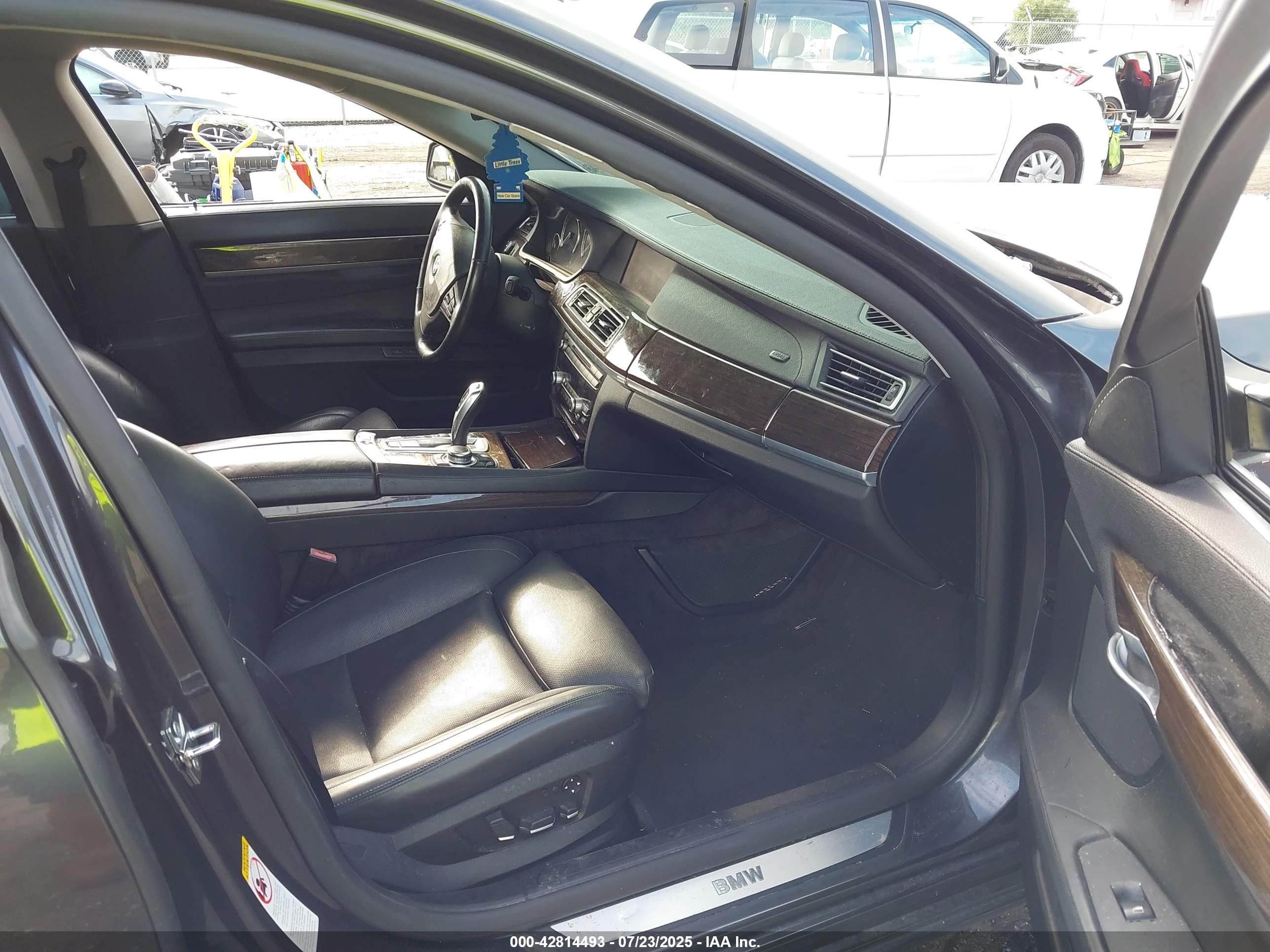 BMW 750LI image 5