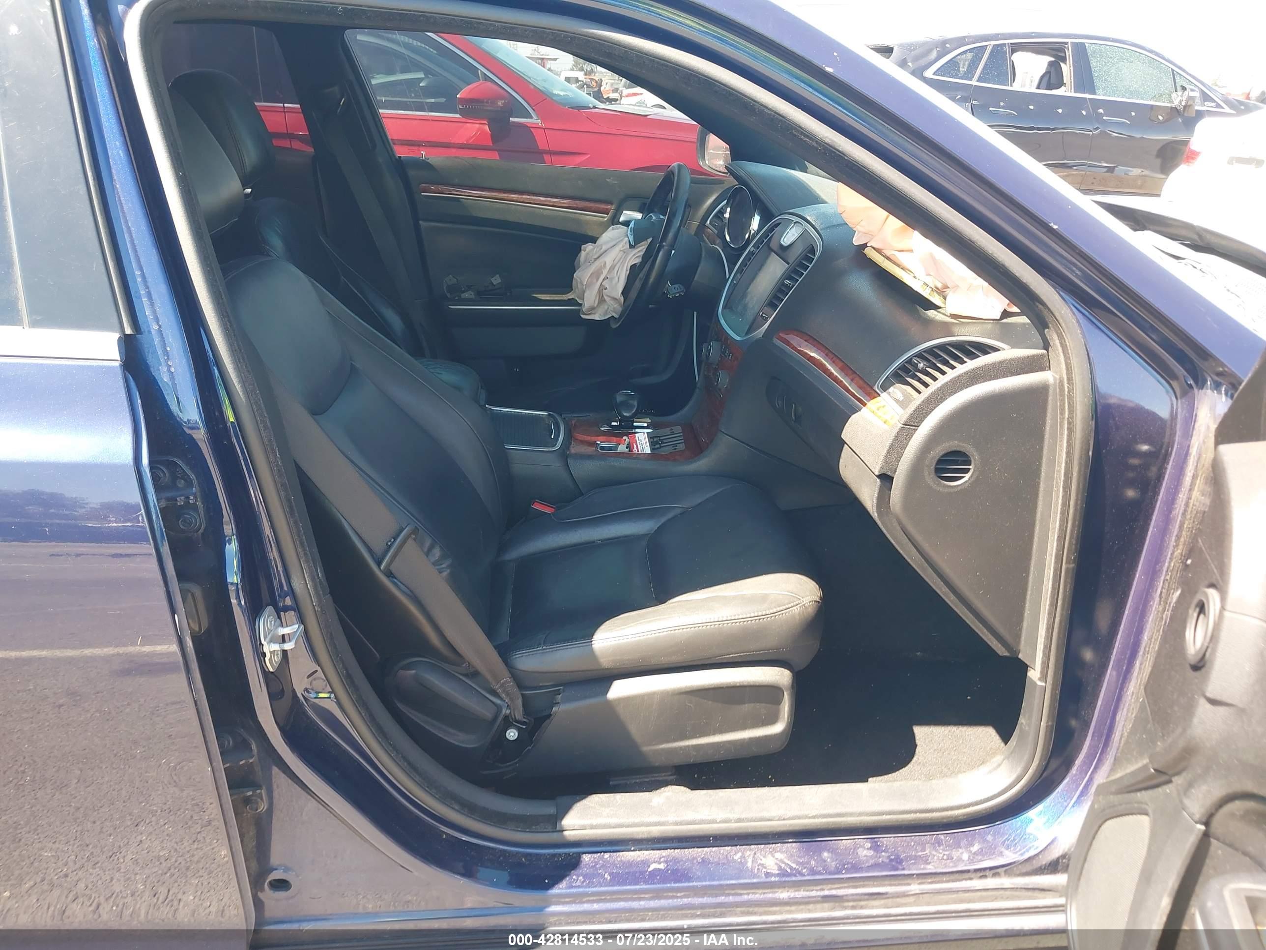 CHRYSLER 300 image 5