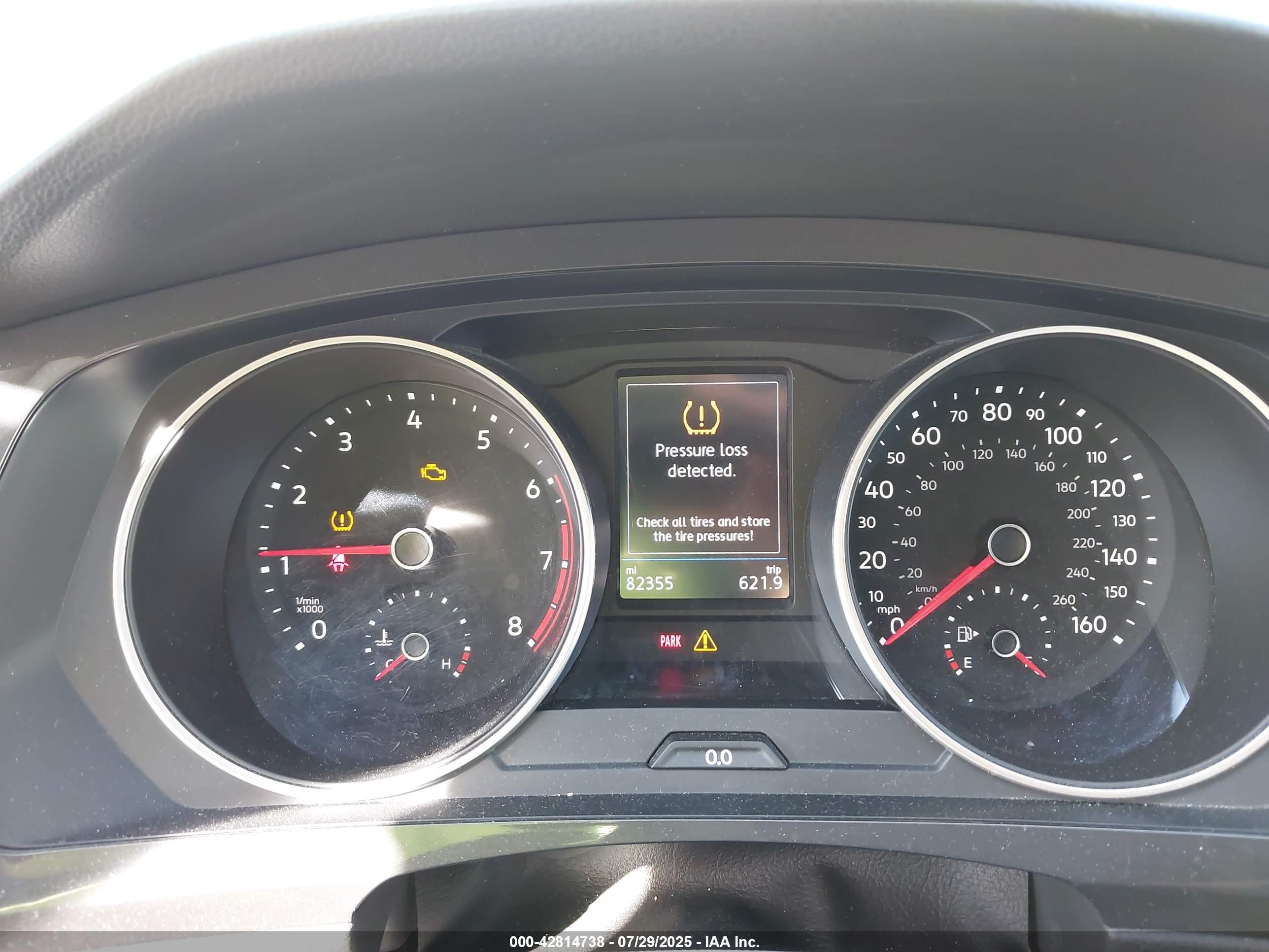VOLKSWAGEN TIGUAN image 7