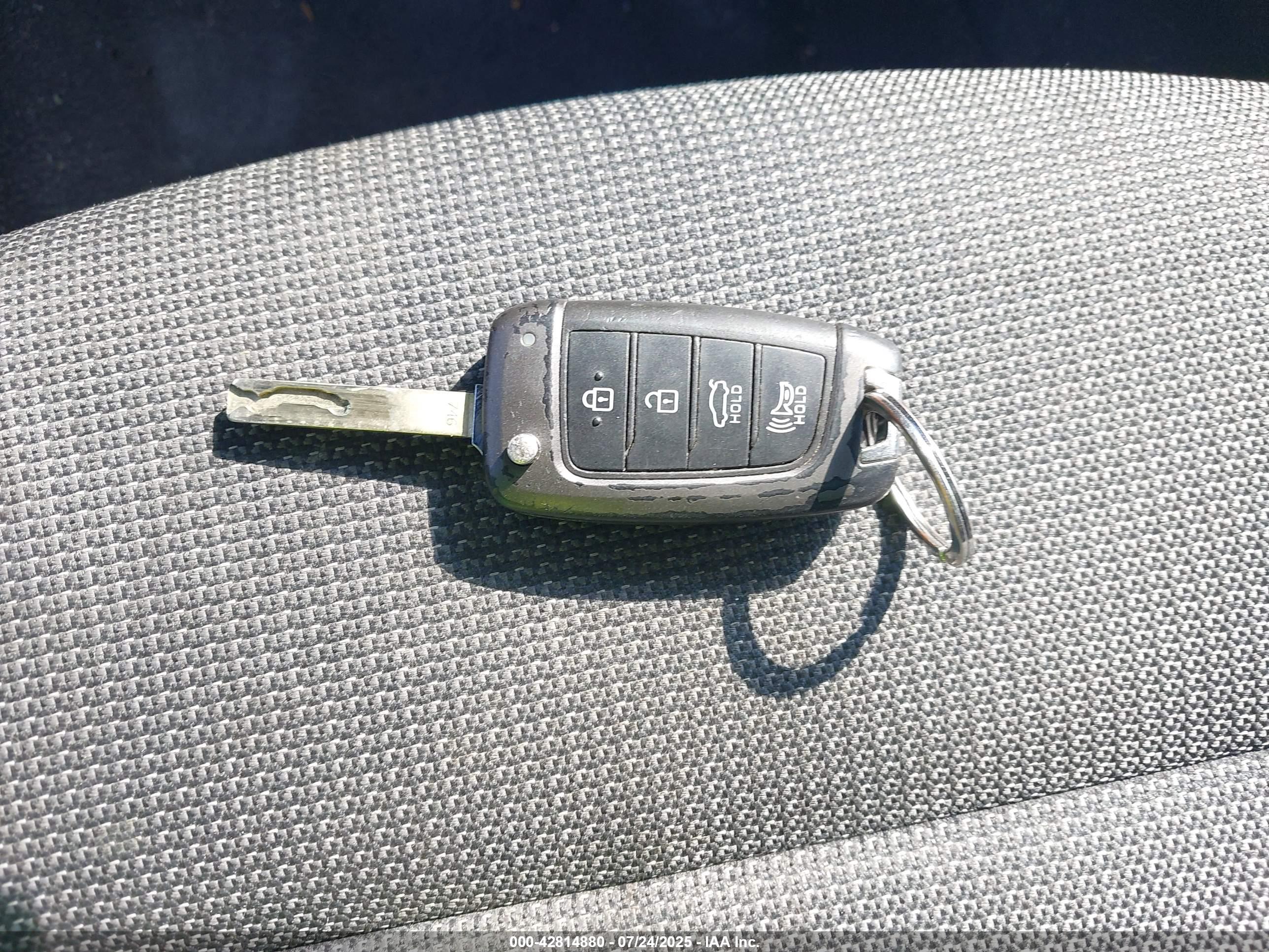 HYUNDAI ACCENT image 11