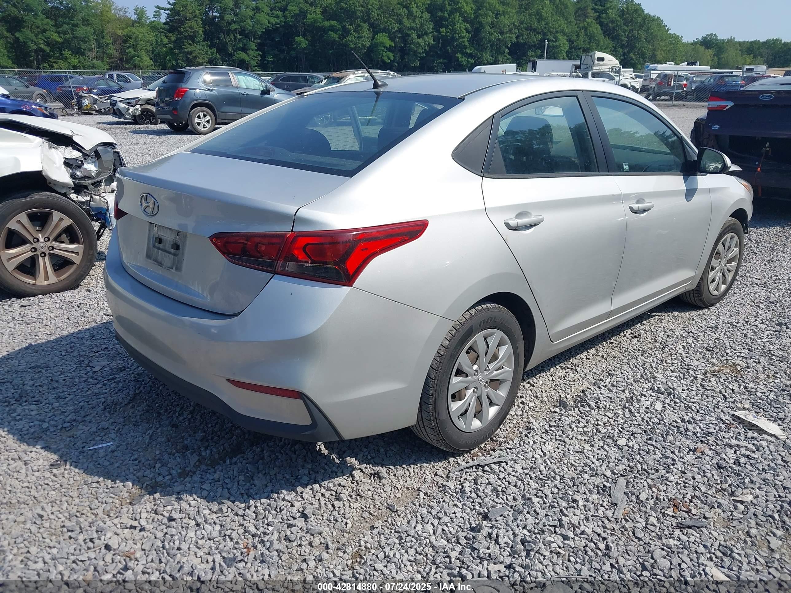 HYUNDAI ACCENT image 4