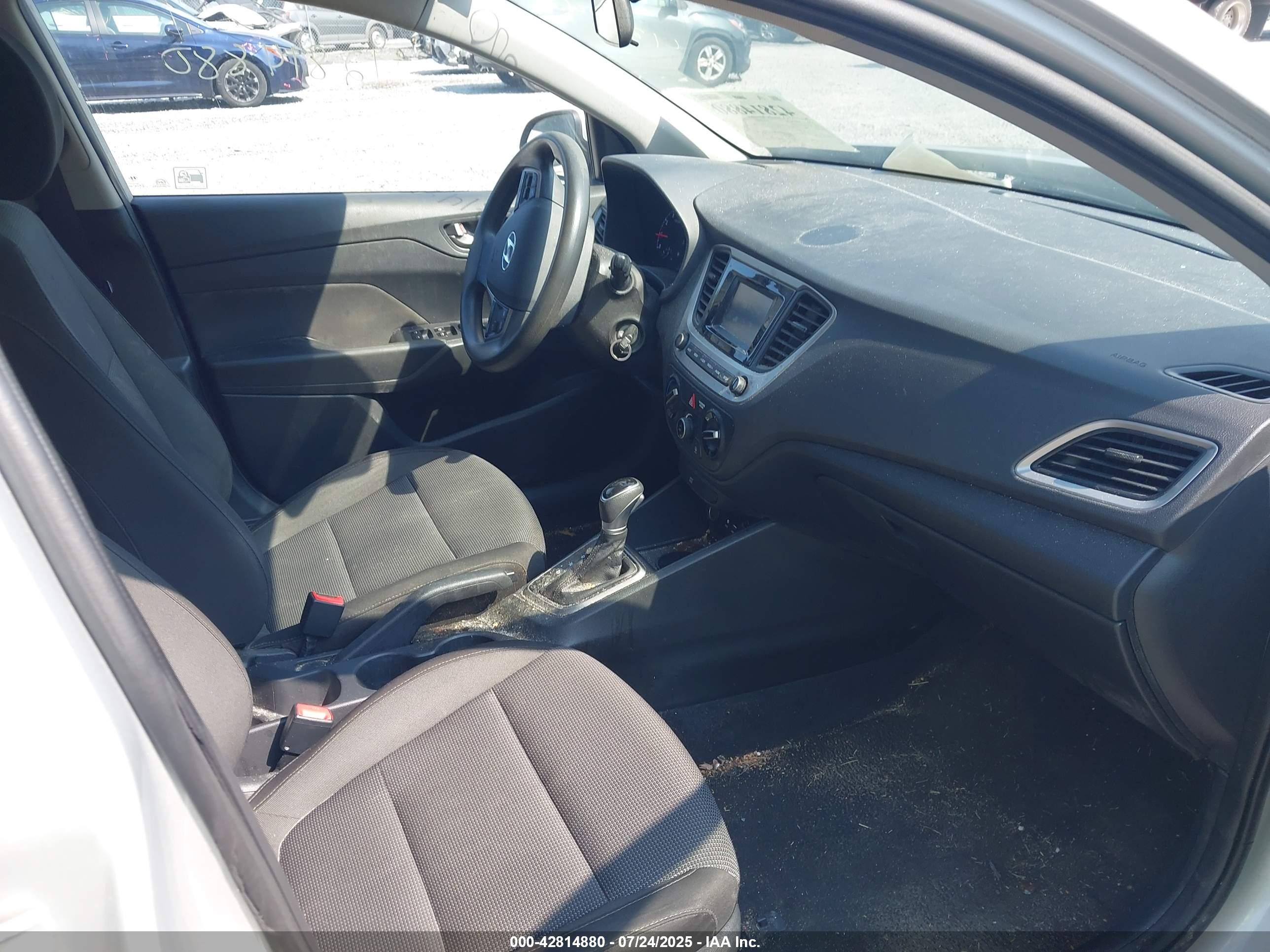HYUNDAI ACCENT image 5