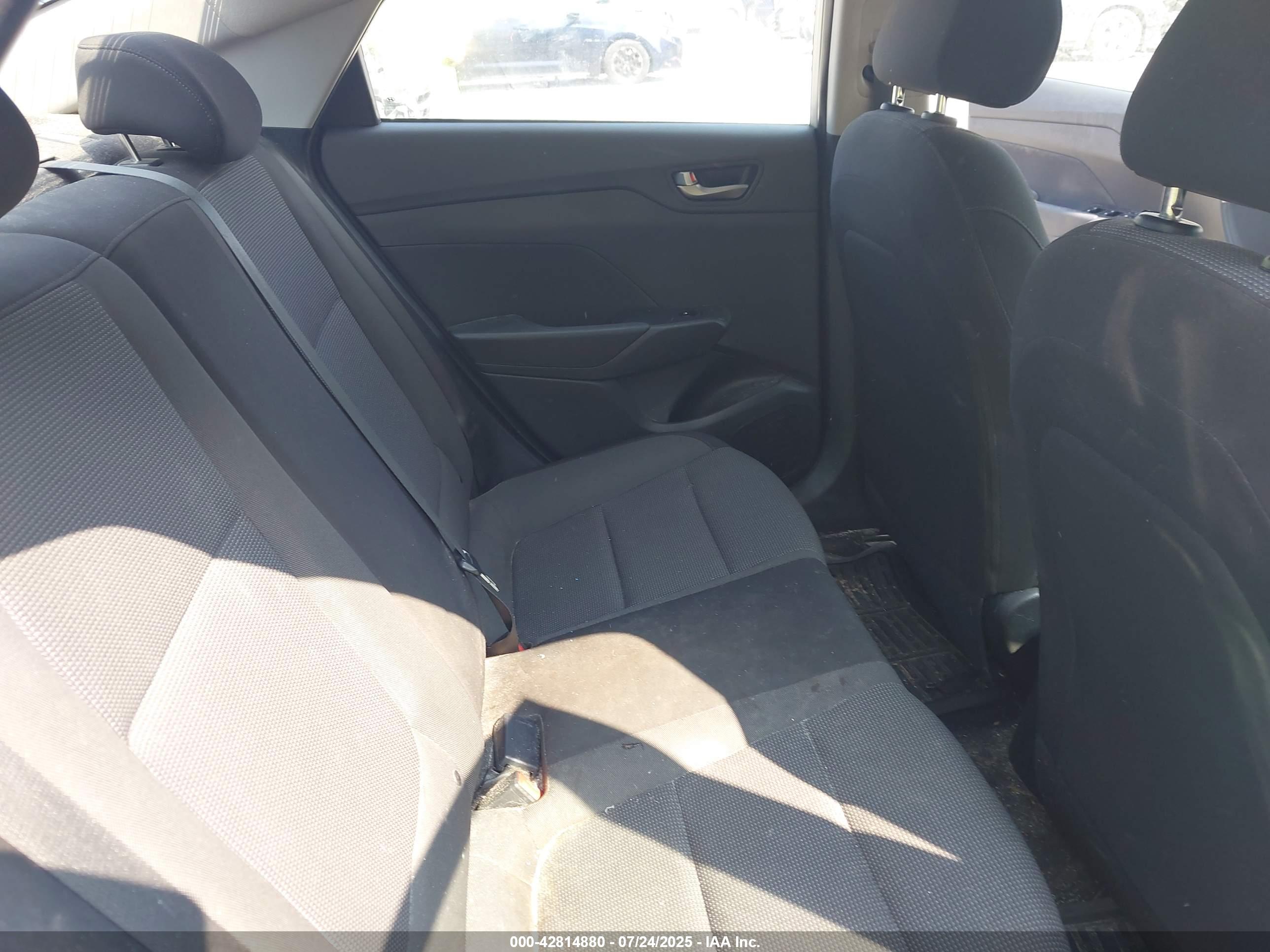 HYUNDAI ACCENT image 8