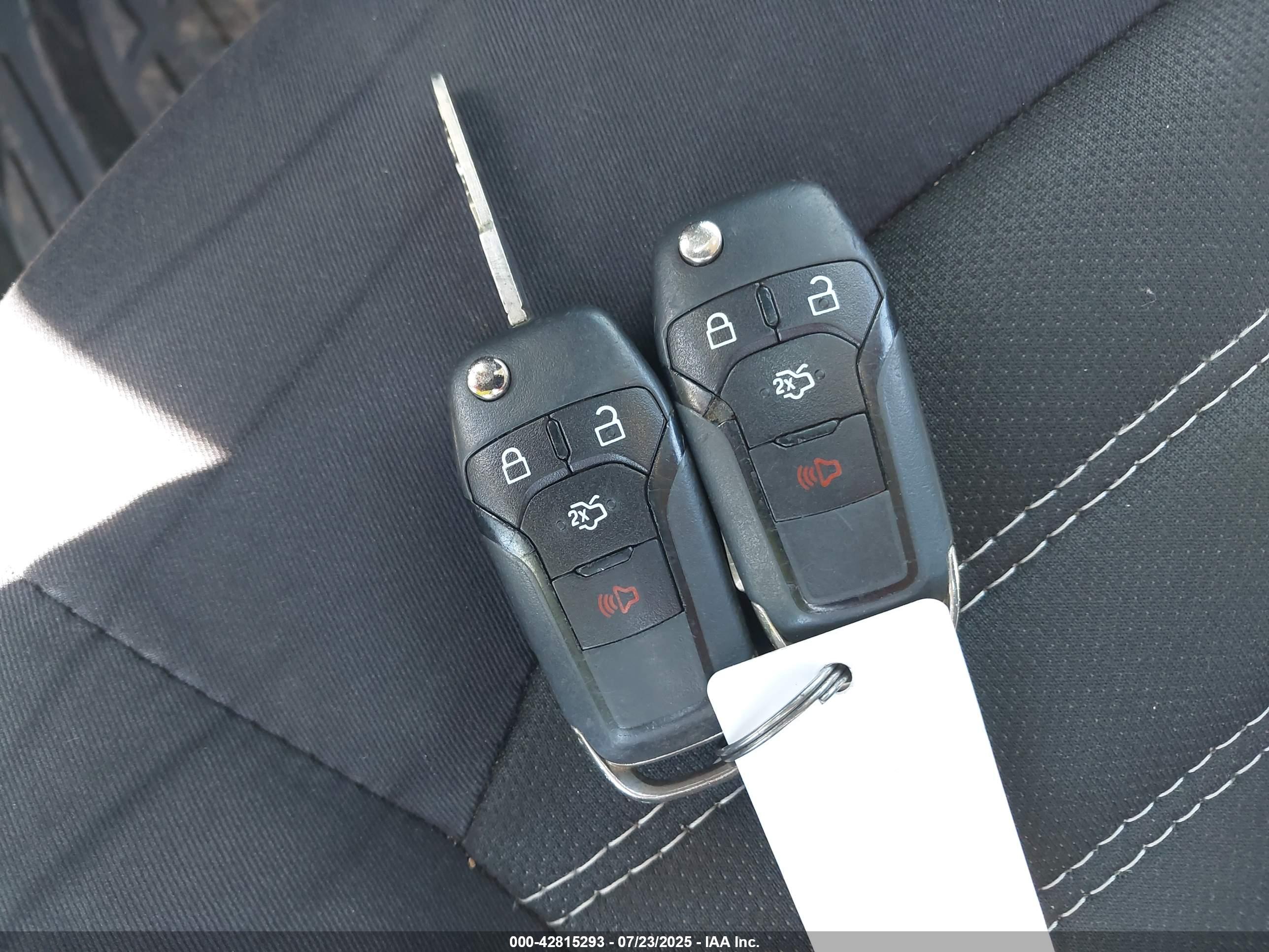 FORD FUSION image 11