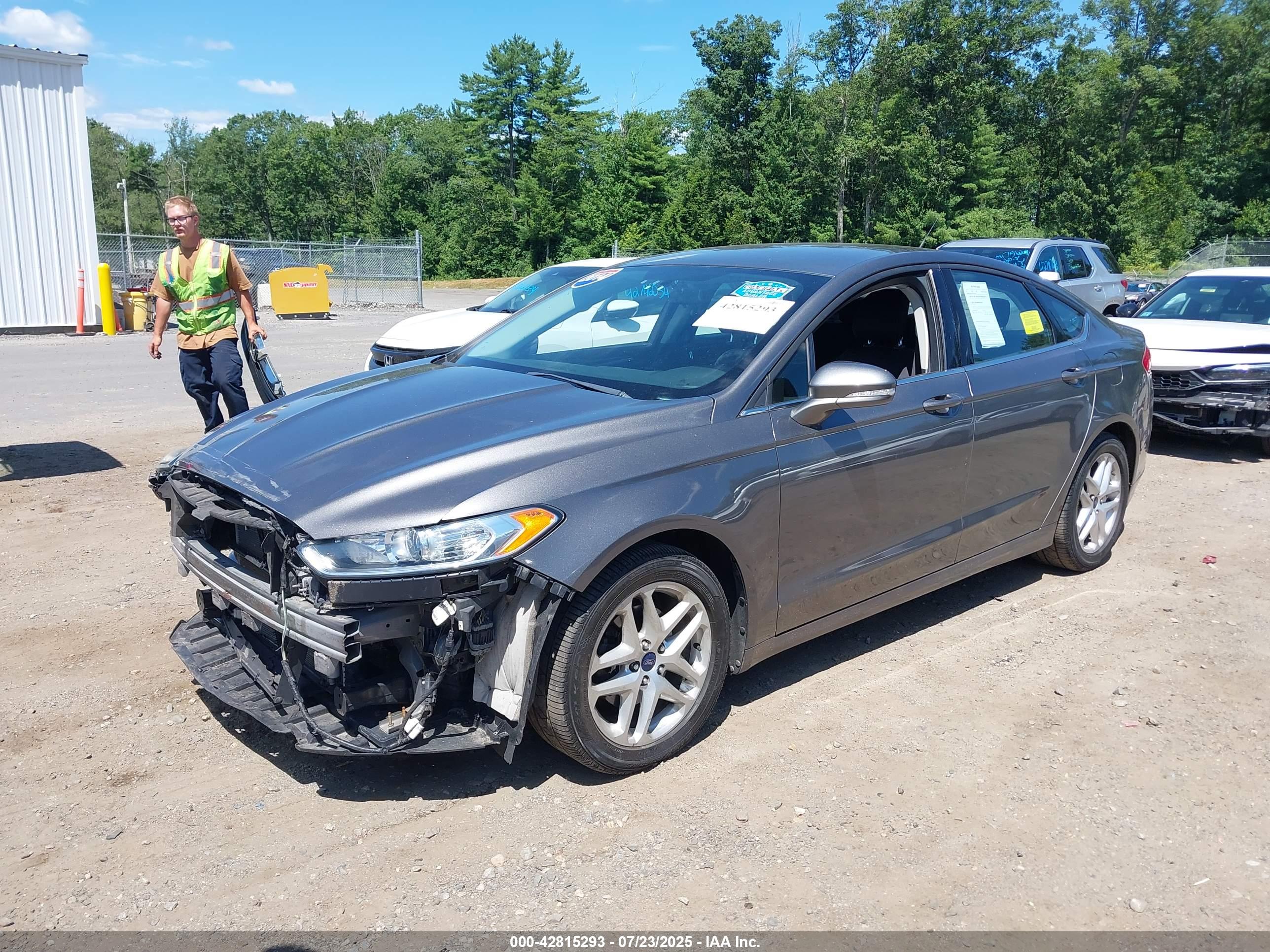 FORD FUSION image 2