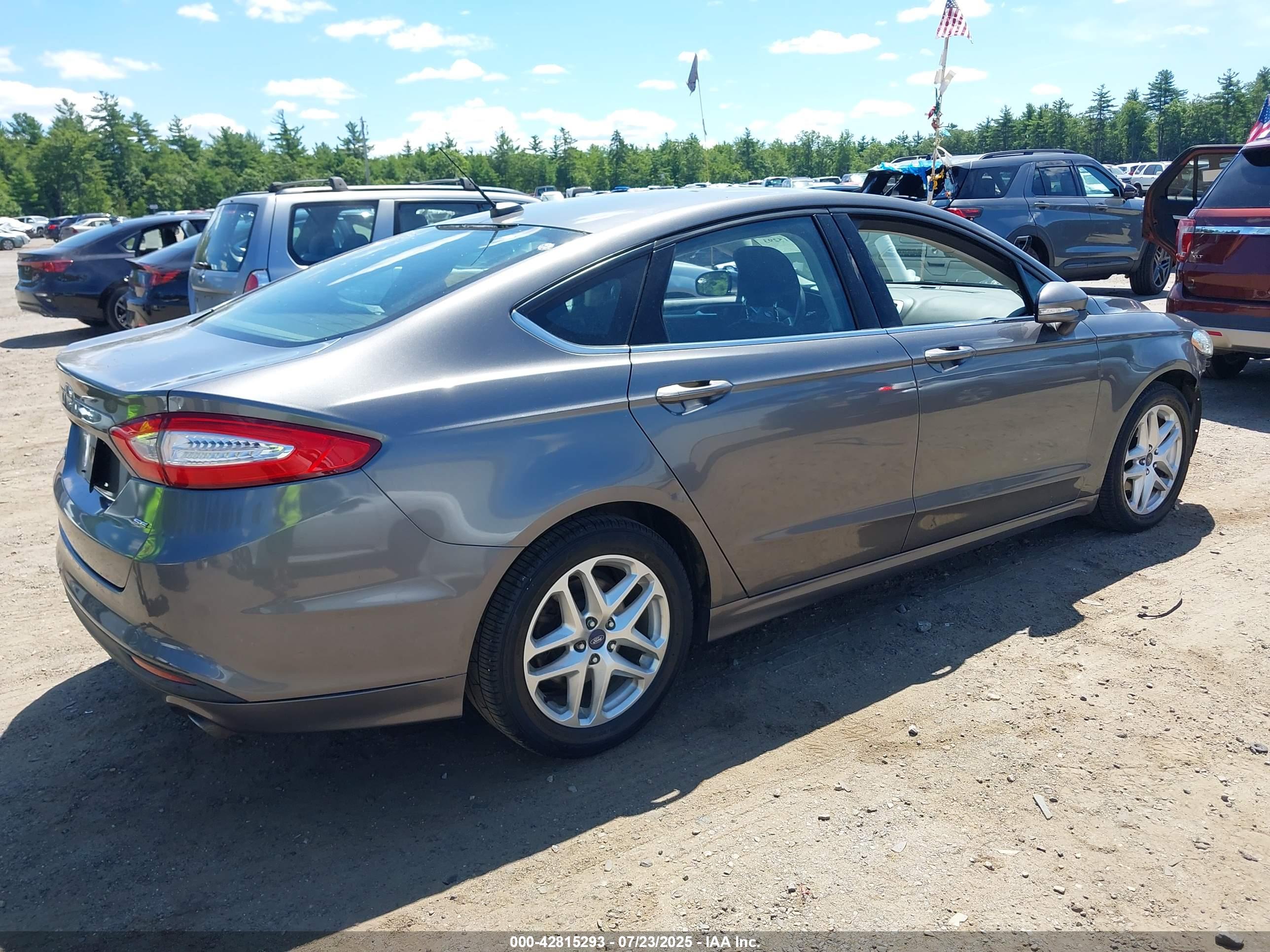 FORD FUSION image 4