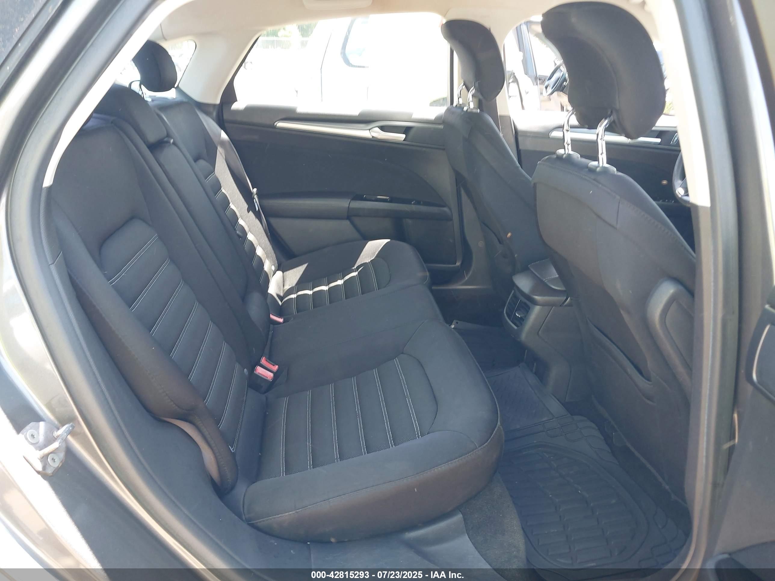 FORD FUSION image 8