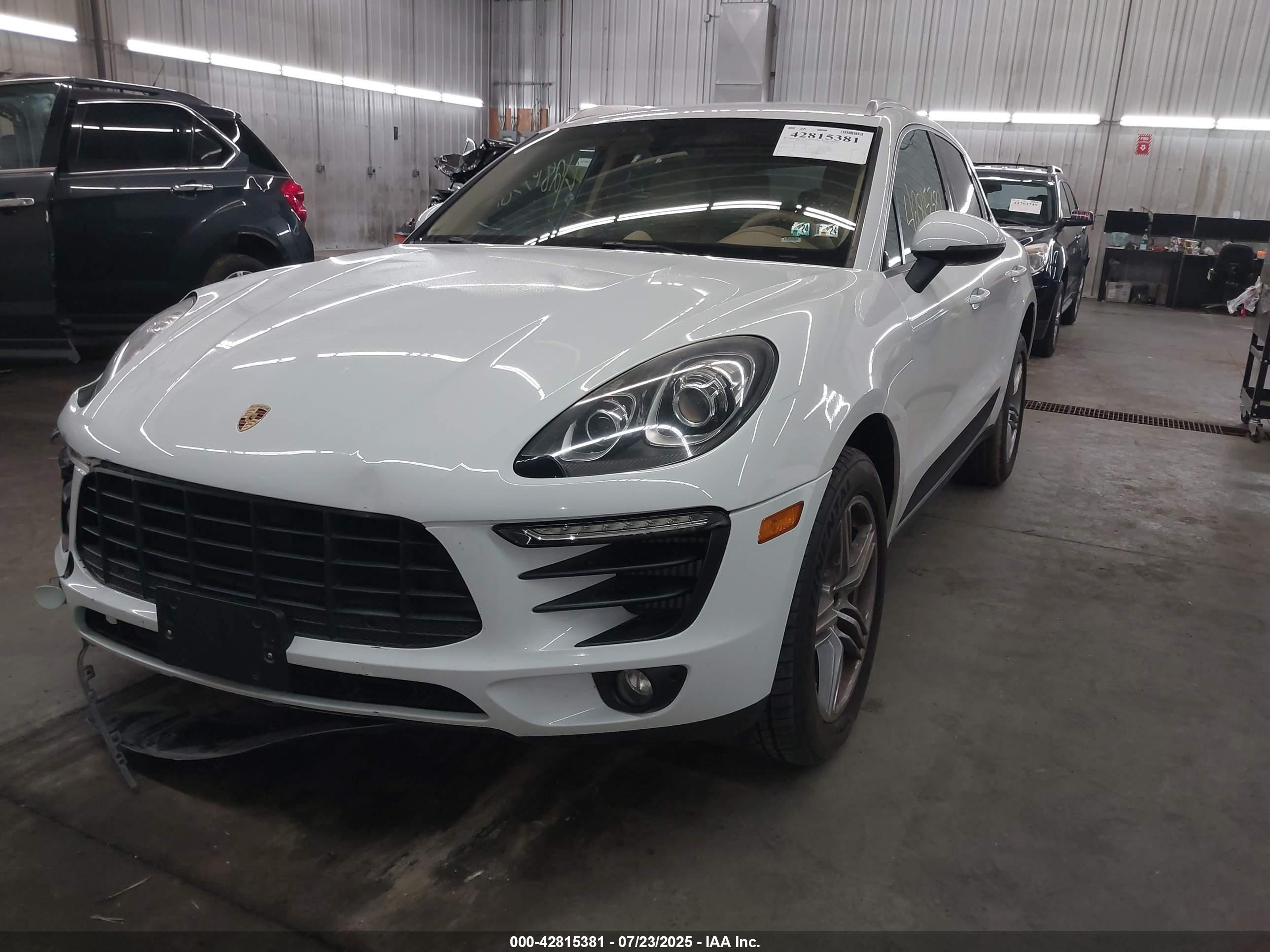 PORSCHE MACAN image 2