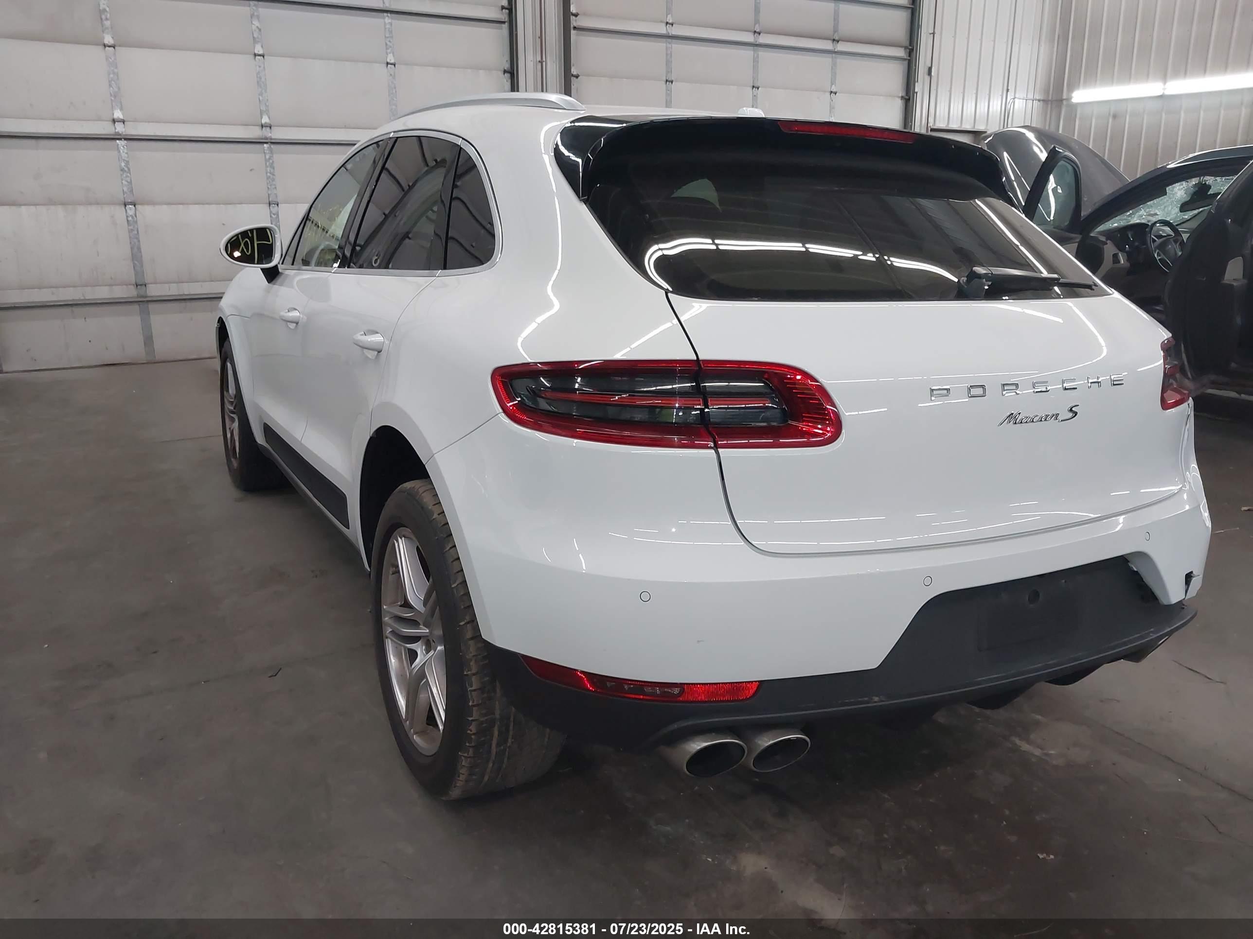 PORSCHE MACAN image 3