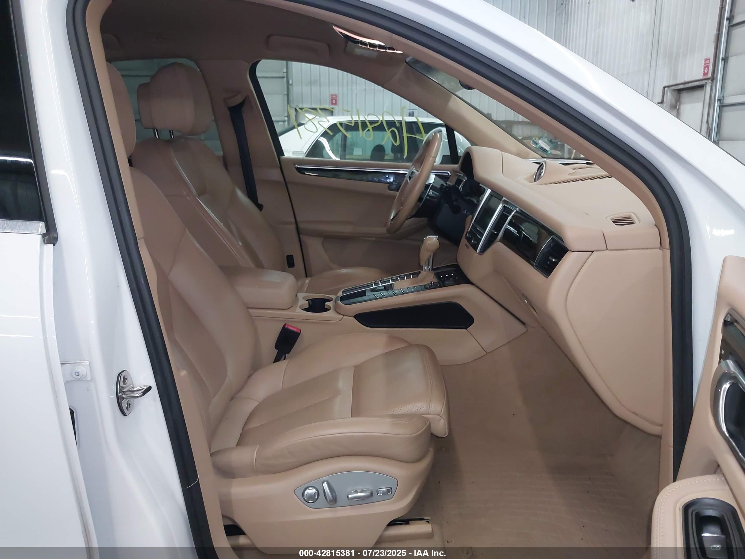 PORSCHE MACAN image 5
