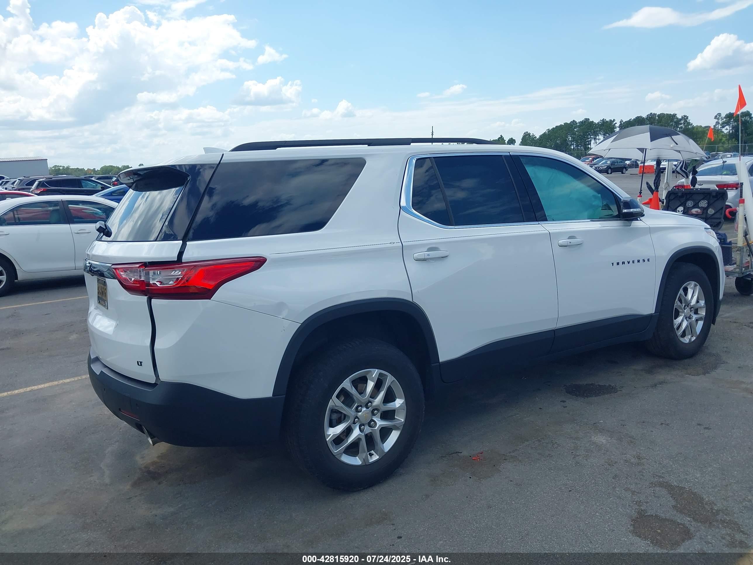CHEVROLET TRAVERSE image 4