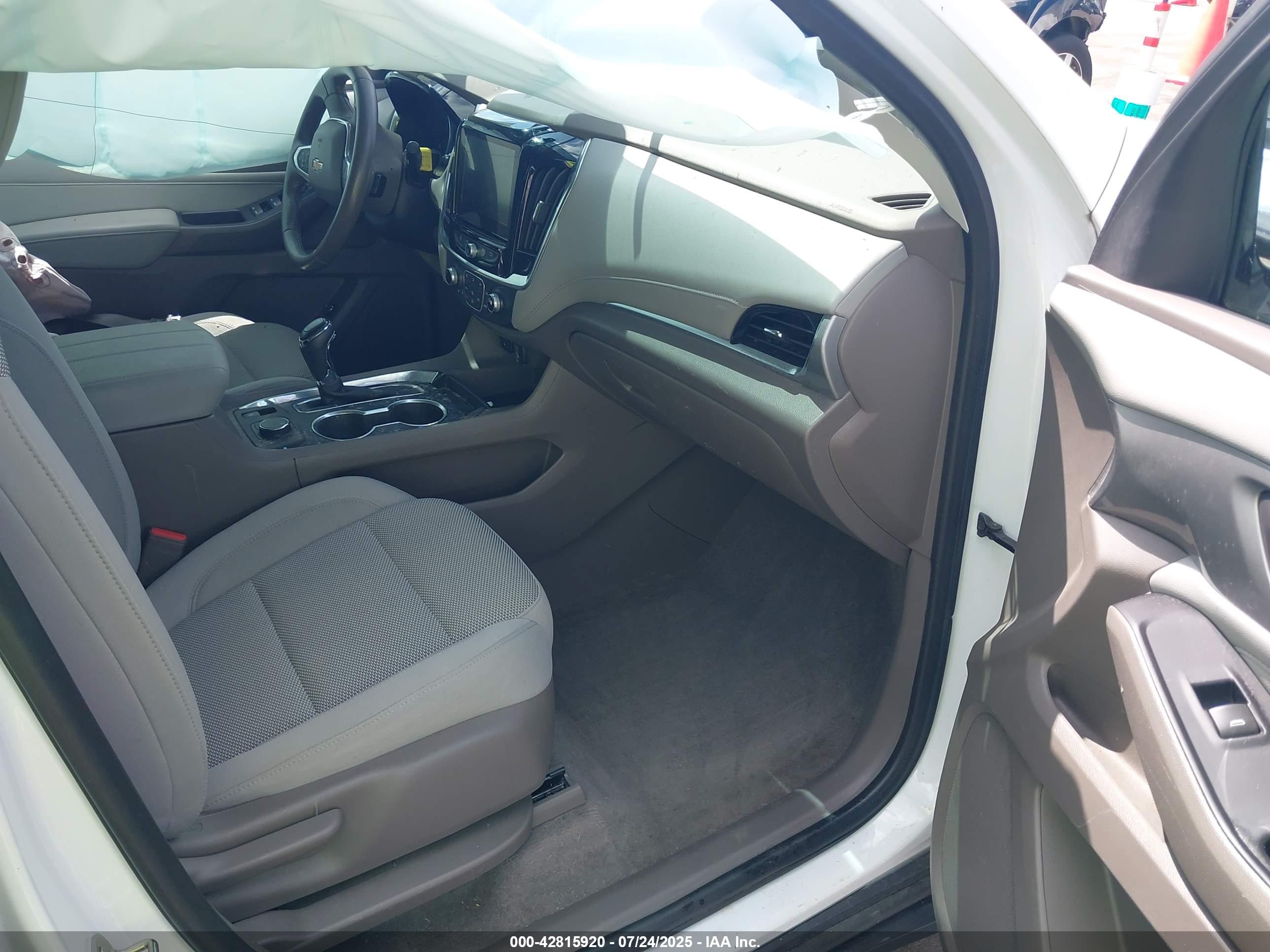 CHEVROLET TRAVERSE image 5
