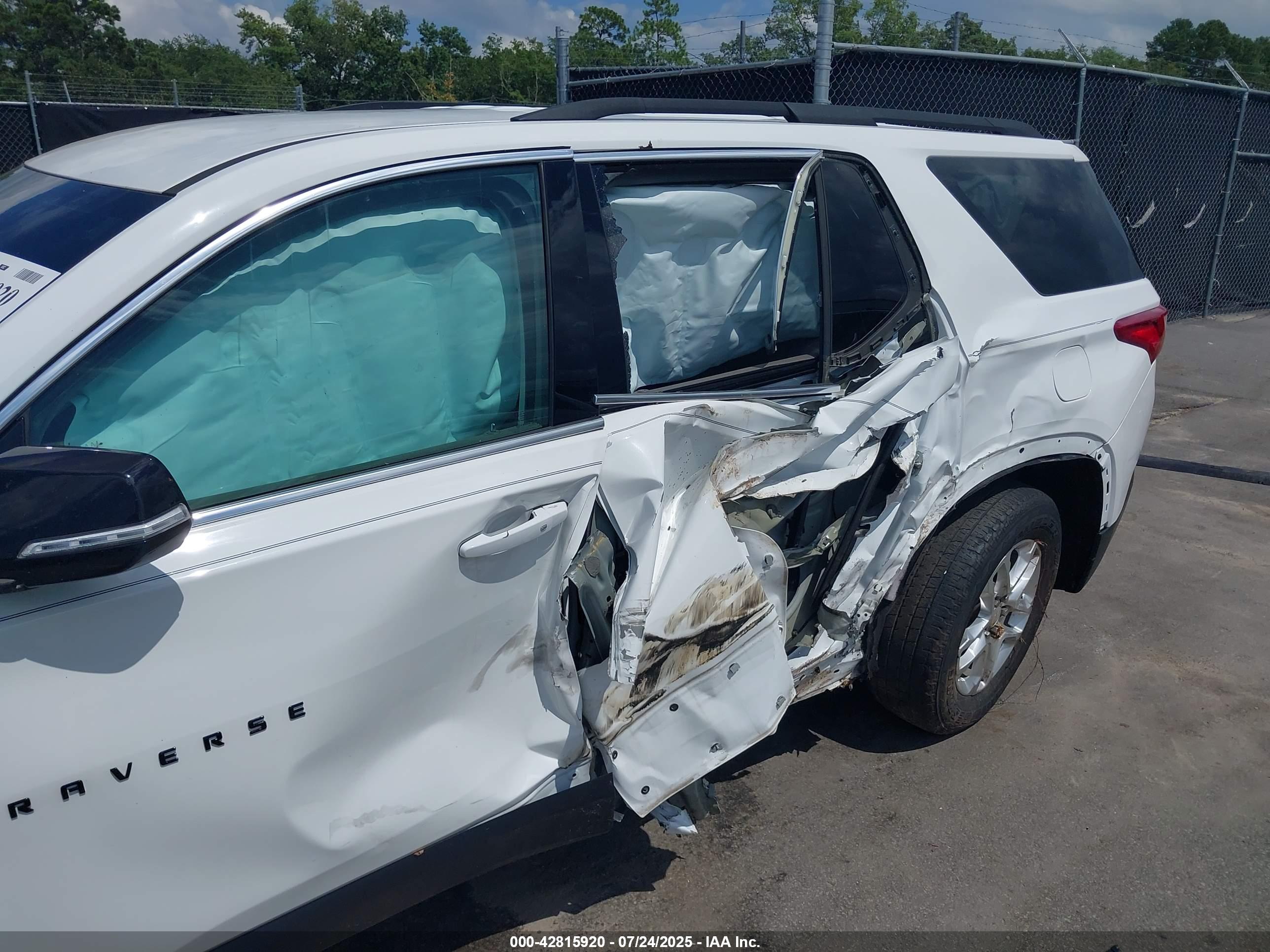 CHEVROLET TRAVERSE image 6