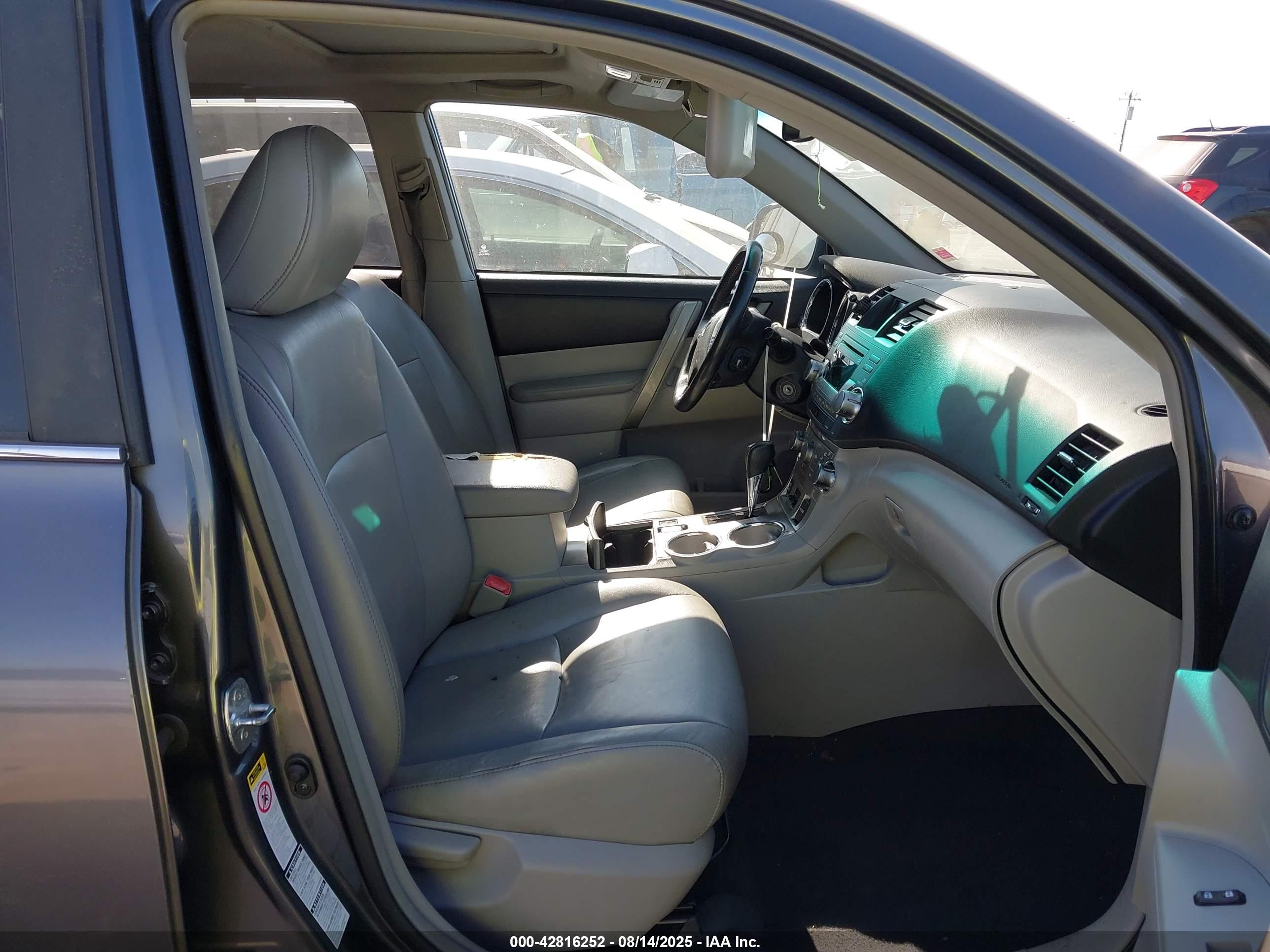 TOYOTA HIGHLANDER image 5