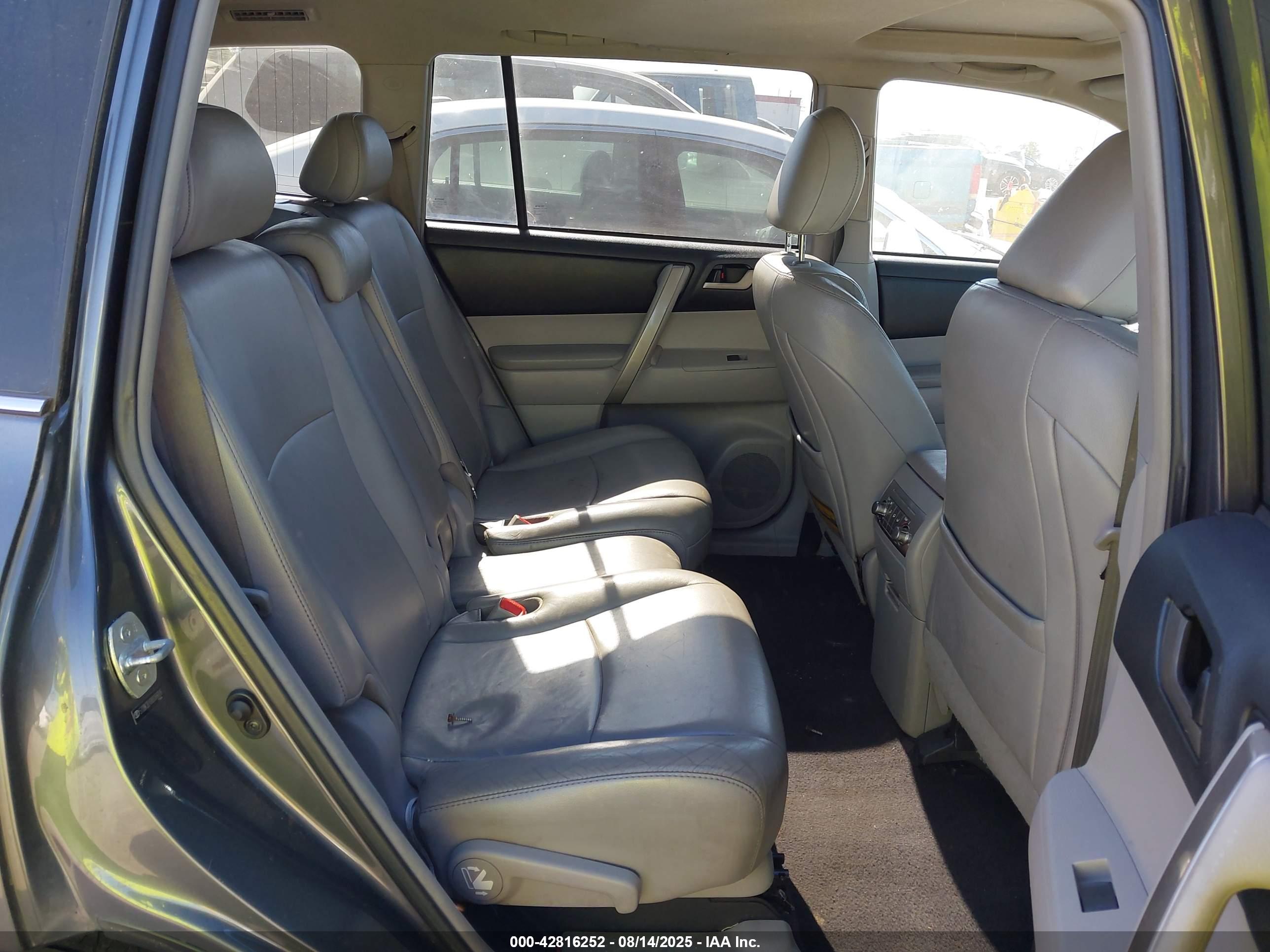 TOYOTA HIGHLANDER image 8
