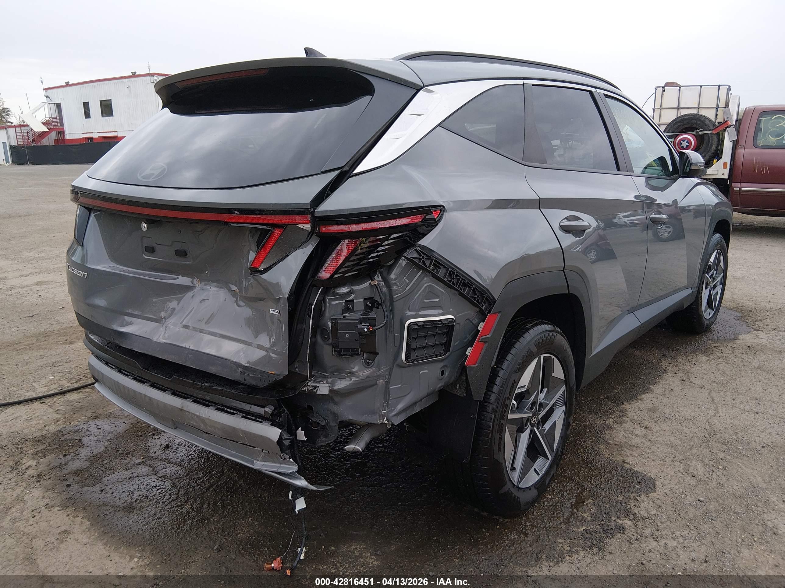 HYUNDAI TUCSON image 6