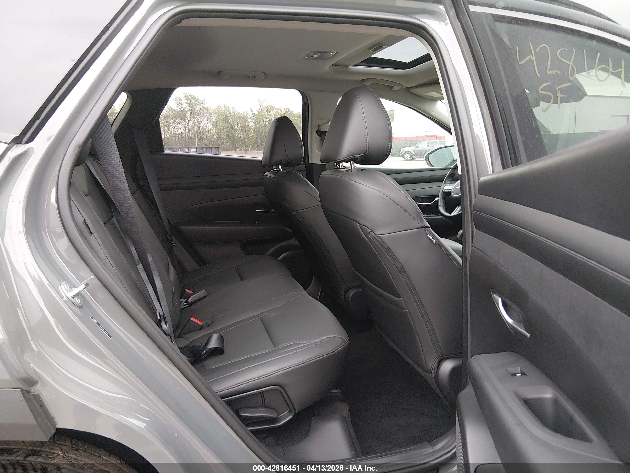 HYUNDAI TUCSON image 8