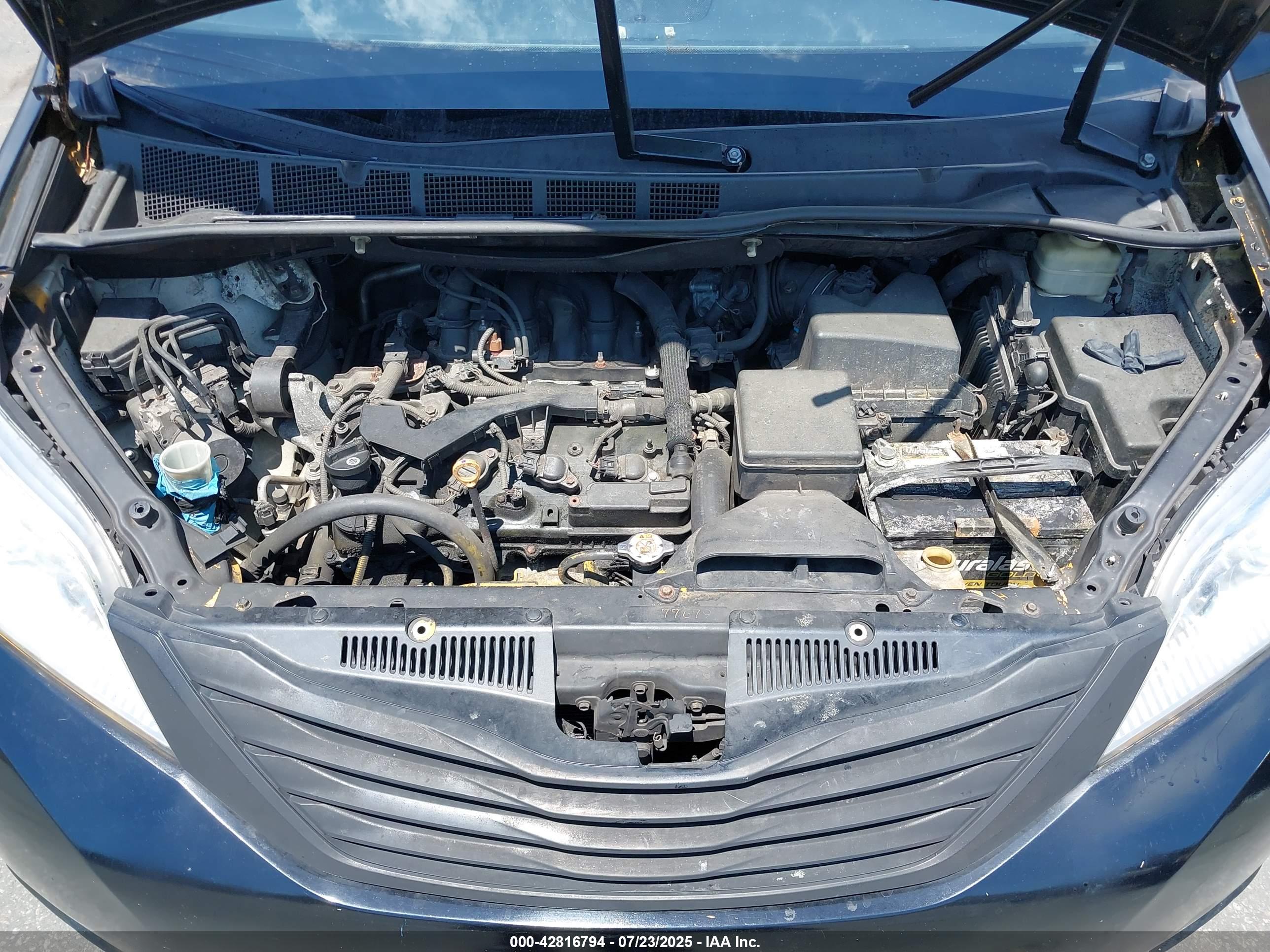 TOYOTA SIENNA image 10