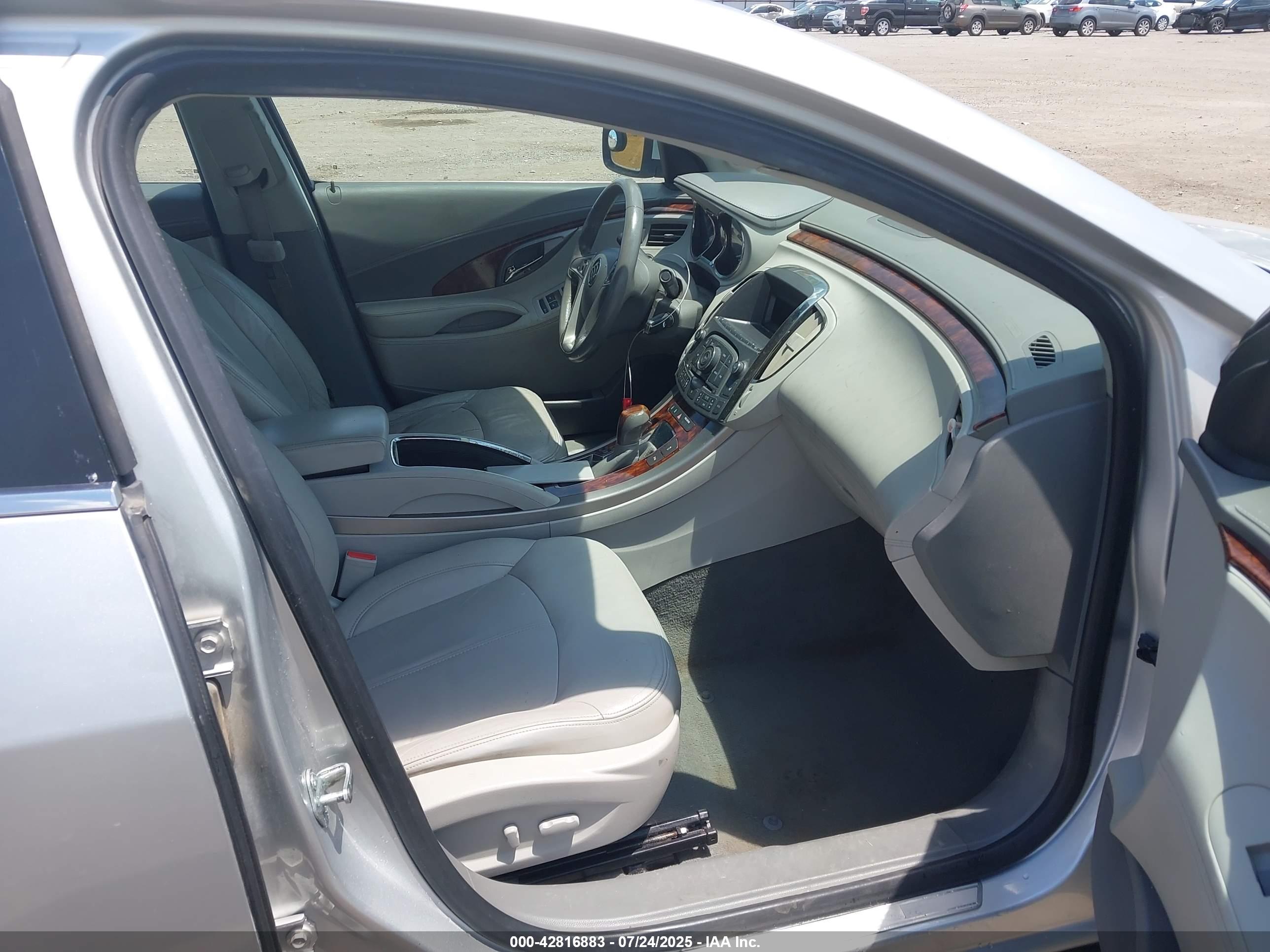 BUICK LACROSSE image 5