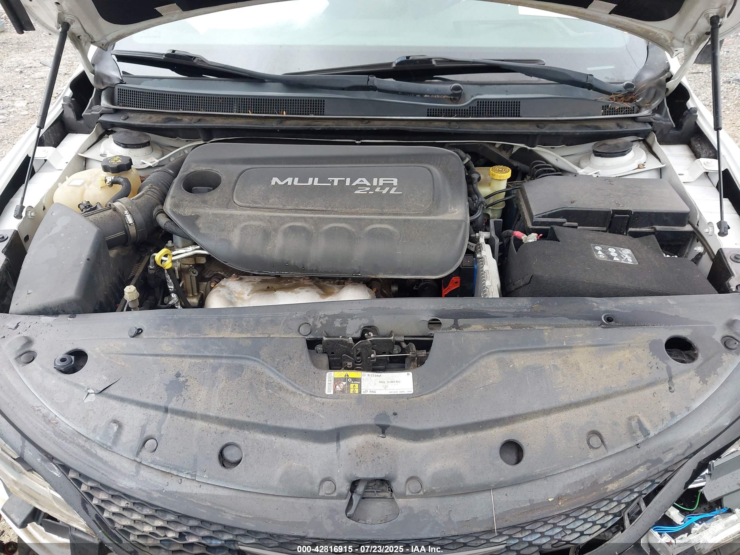 CHRYSLER 200 image 10