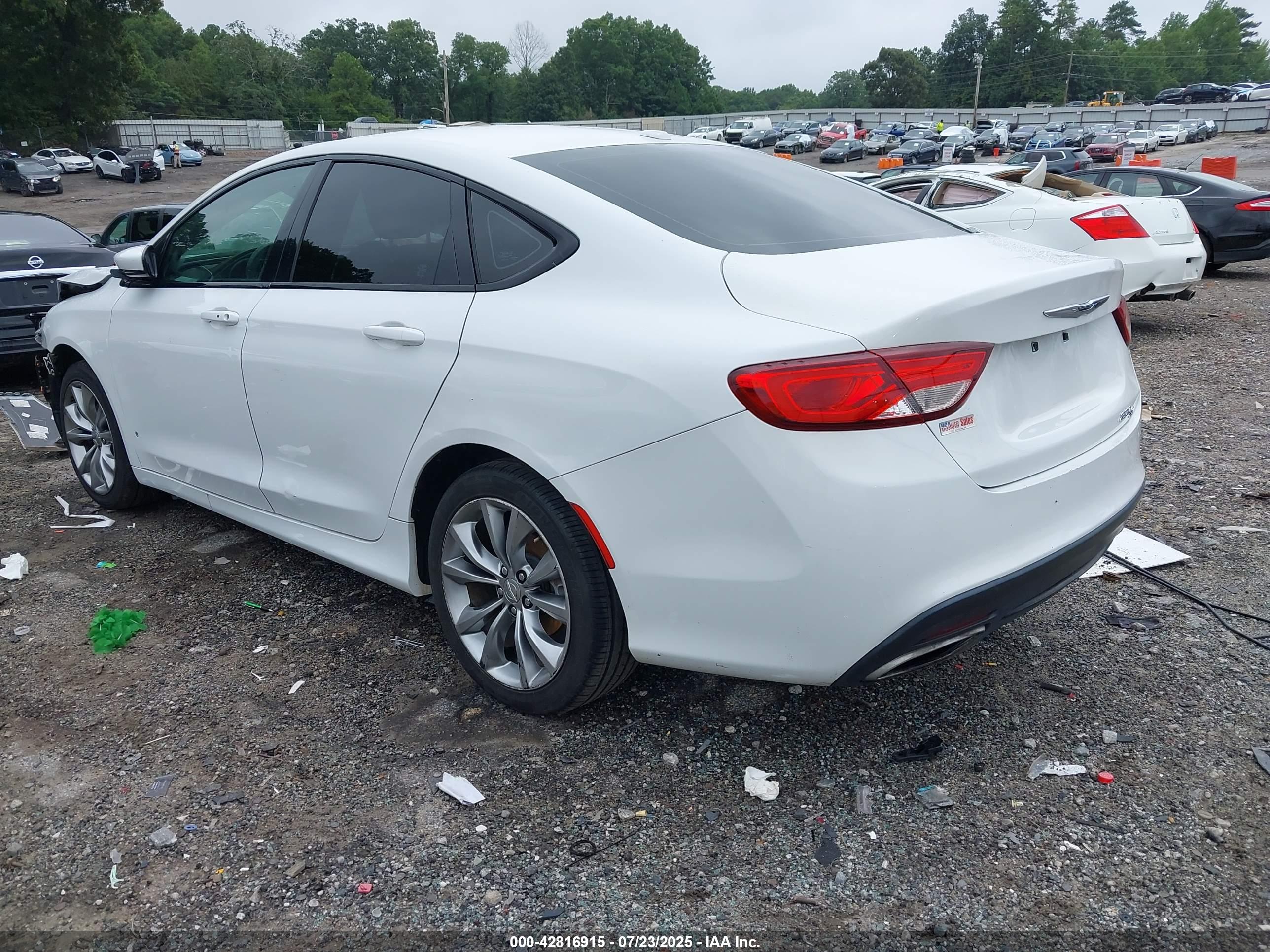 CHRYSLER 200 image 3