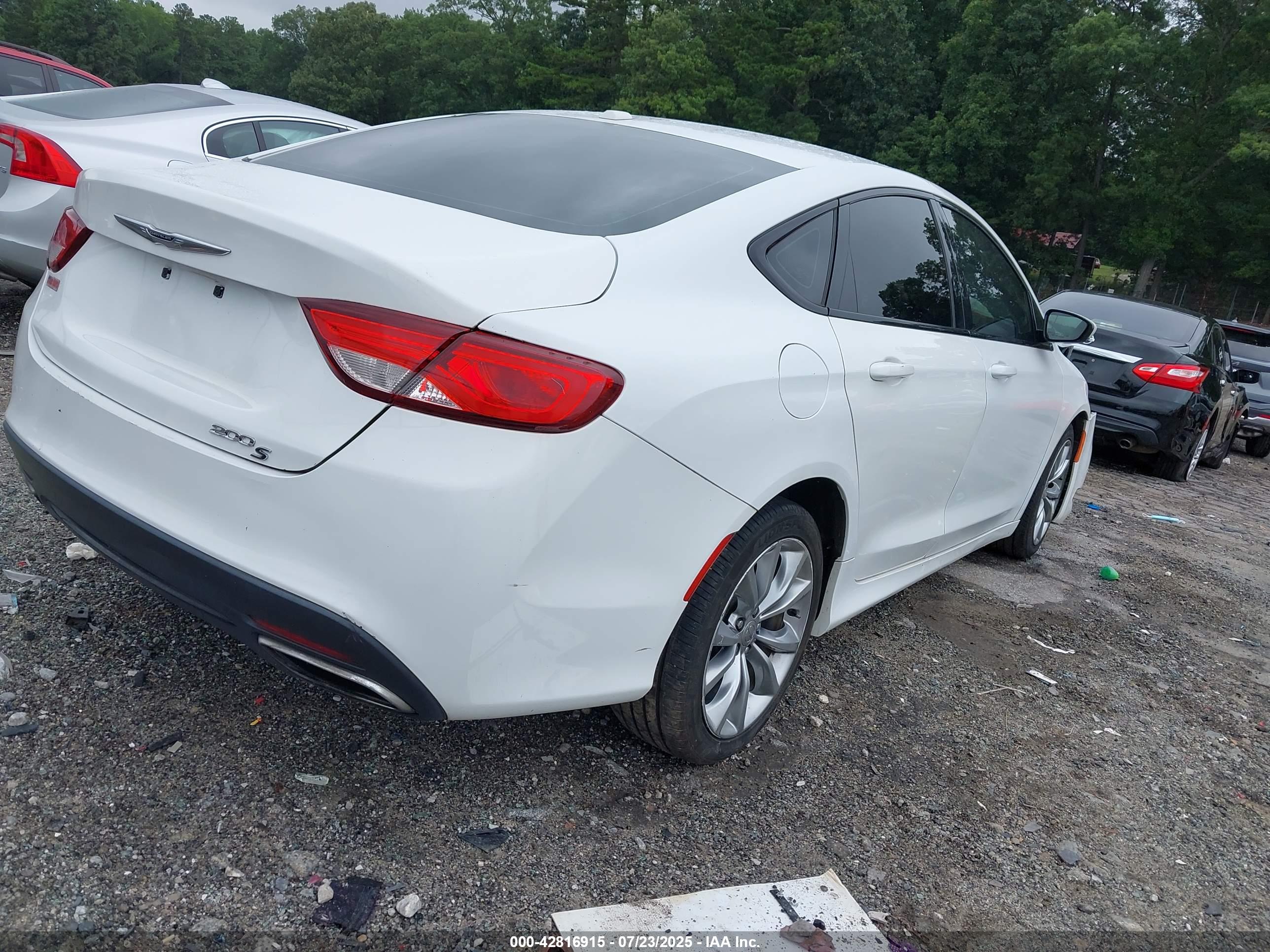 CHRYSLER 200 image 4