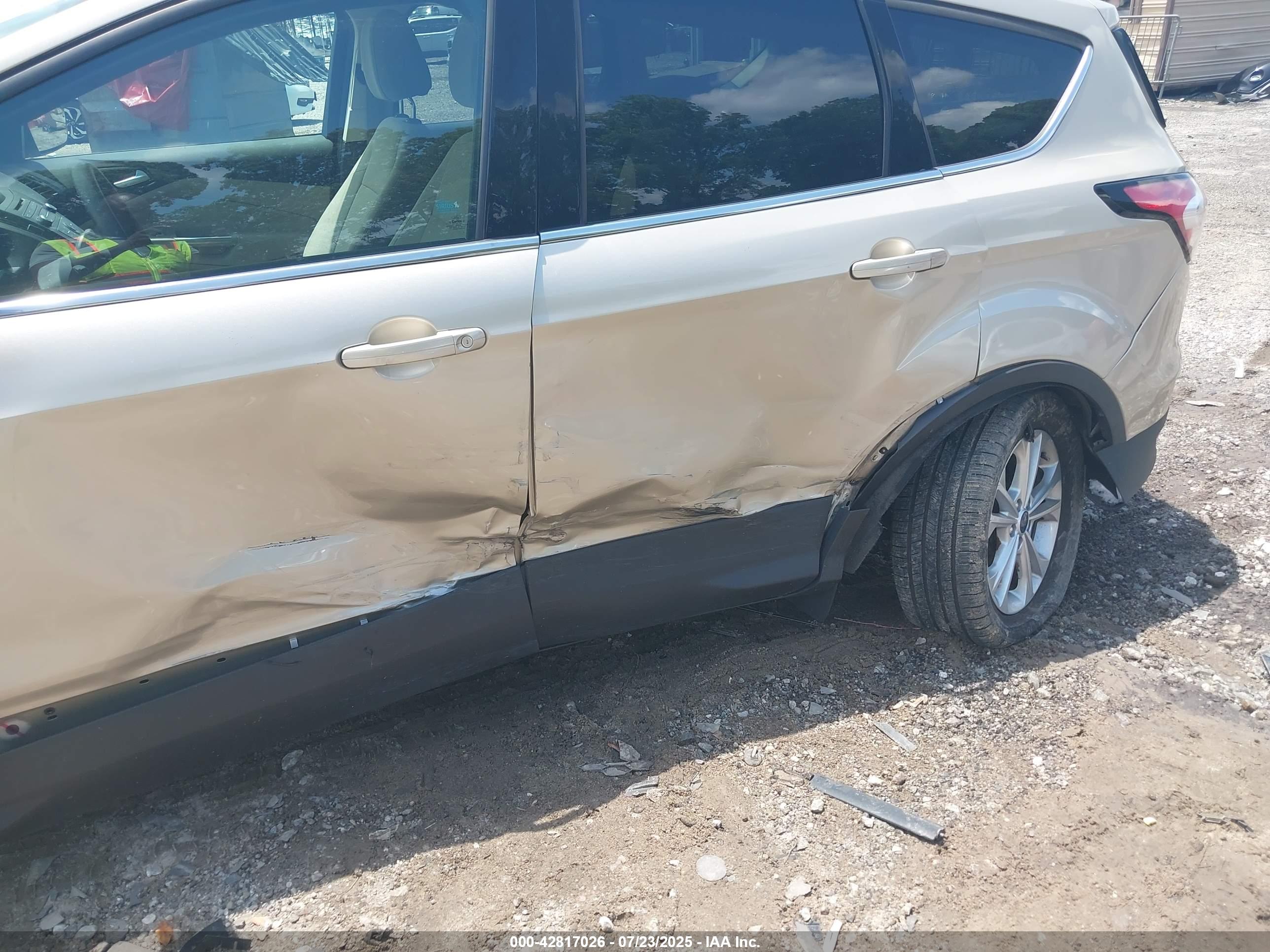 FORD ESCAPE image 6
