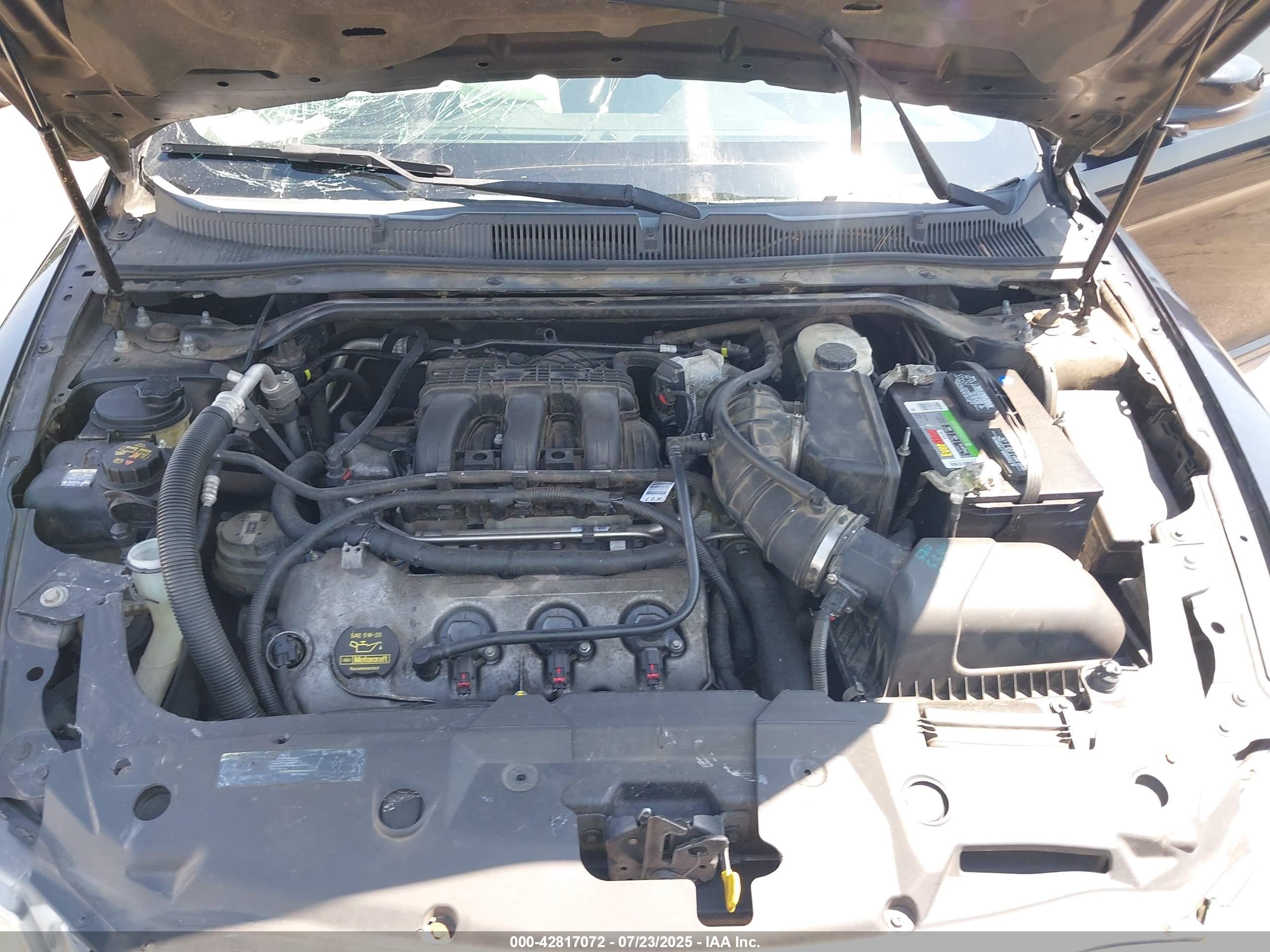 FORD TAURUS image 10