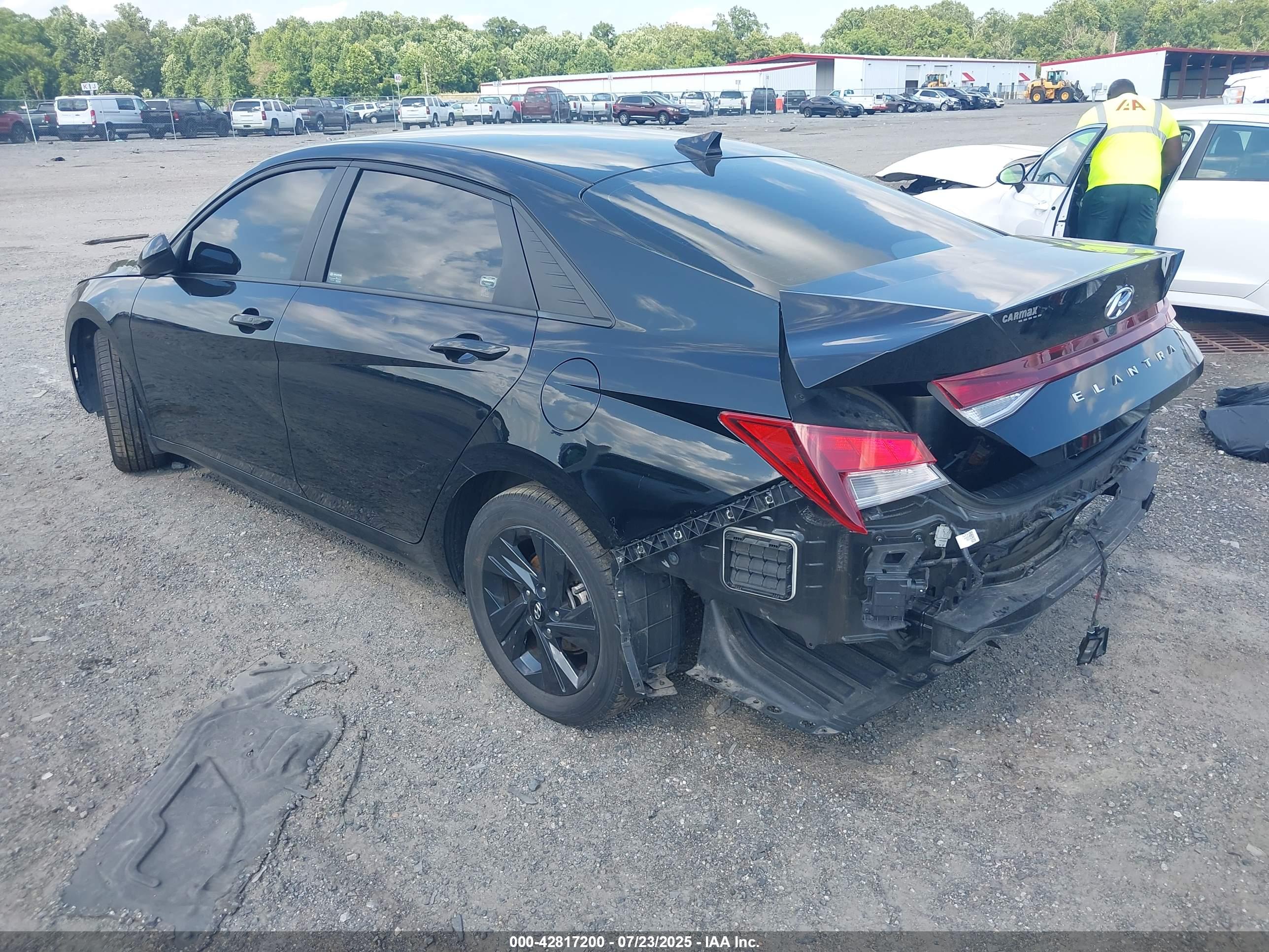 HYUNDAI ELANTRA image 3