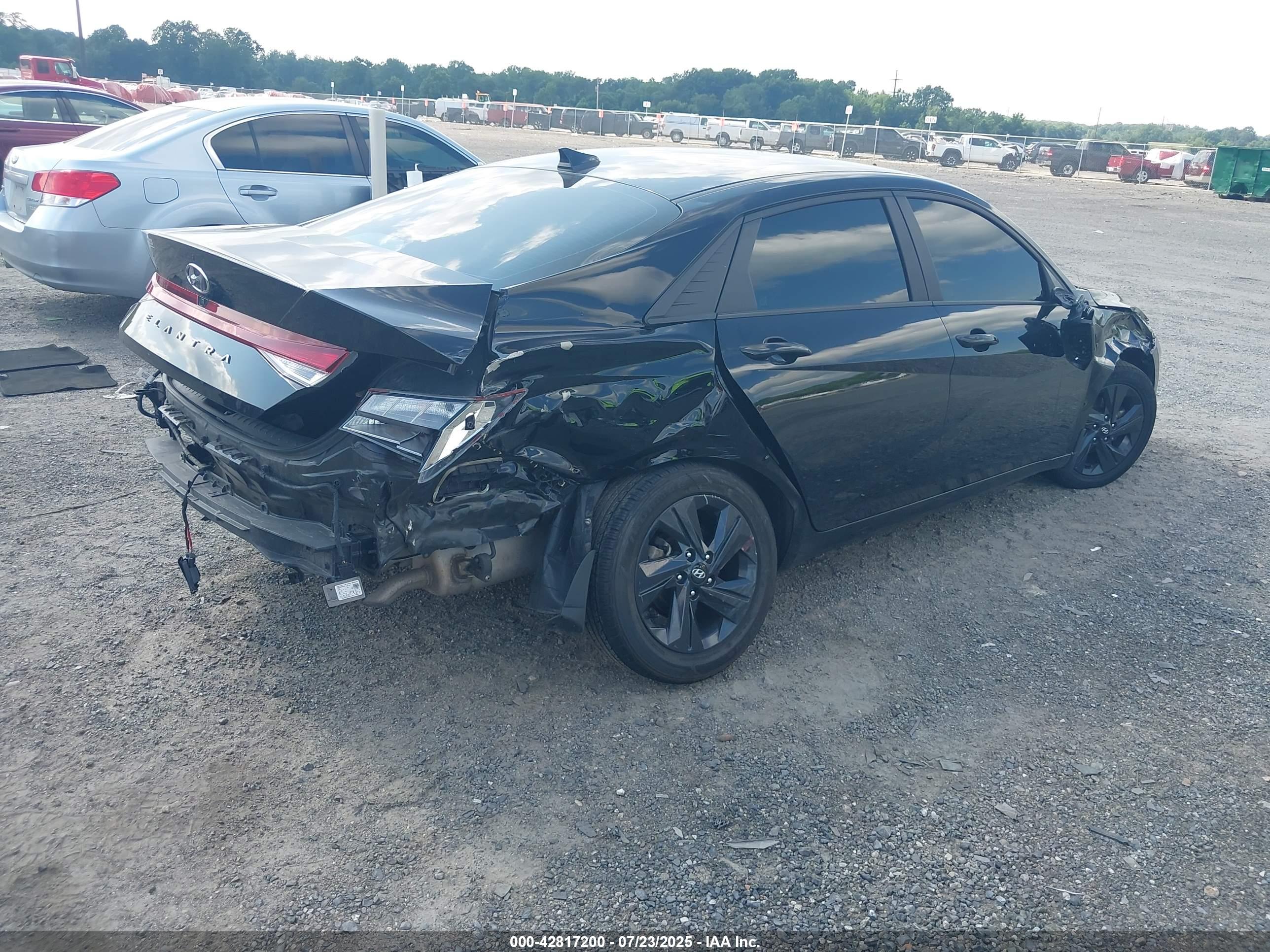 HYUNDAI ELANTRA image 4