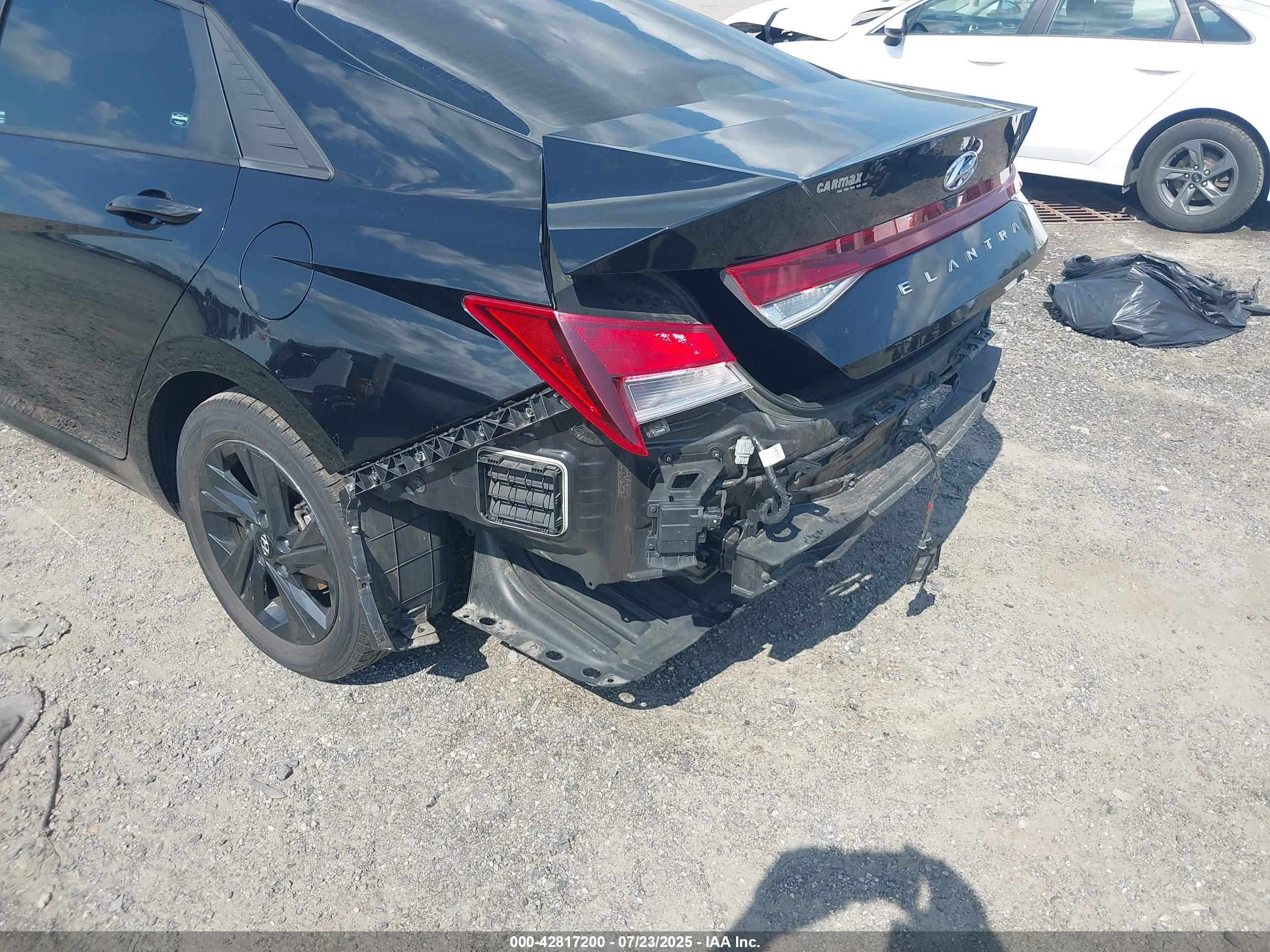 HYUNDAI ELANTRA image 6