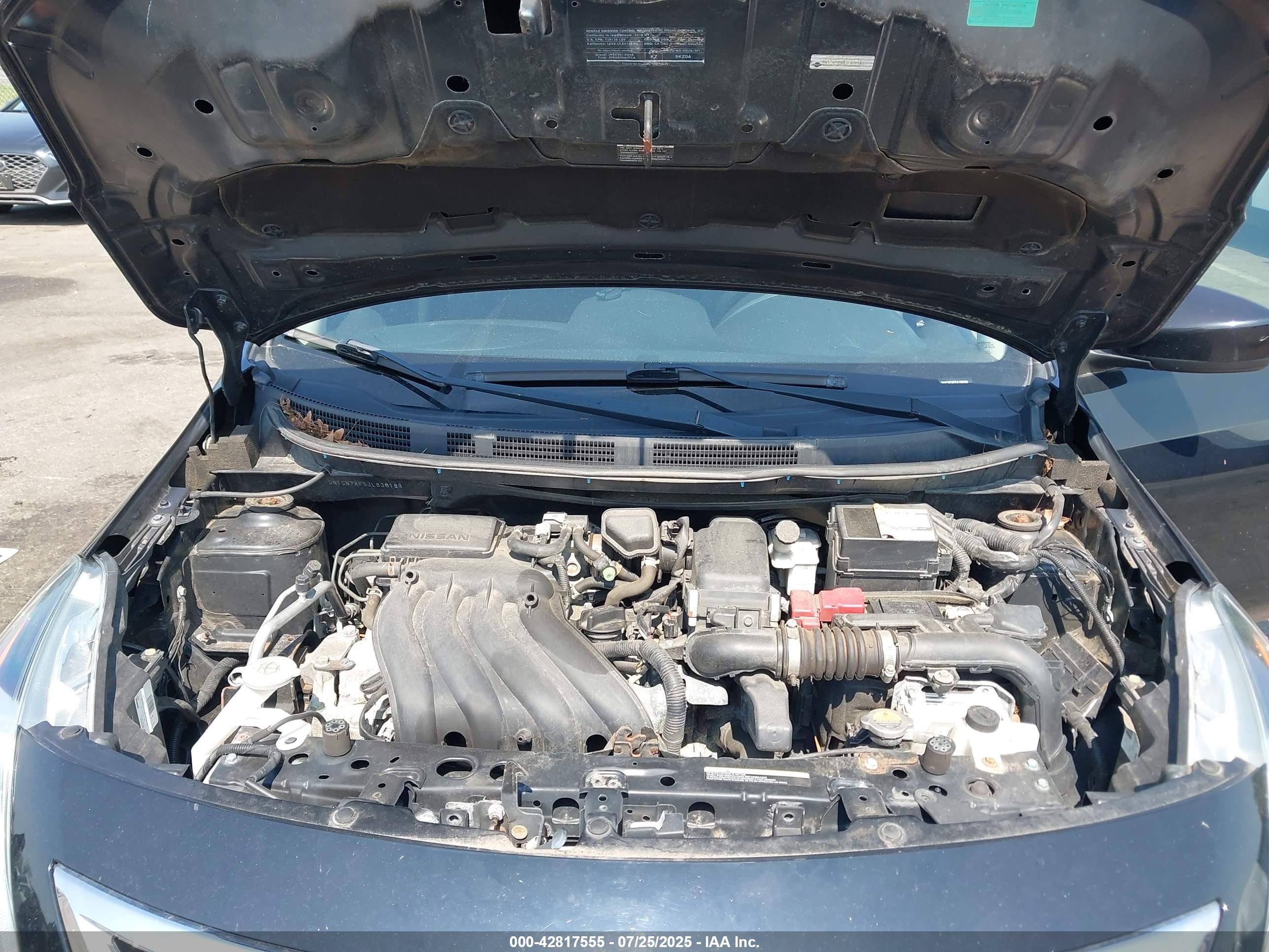 NISSAN VERSA image 10