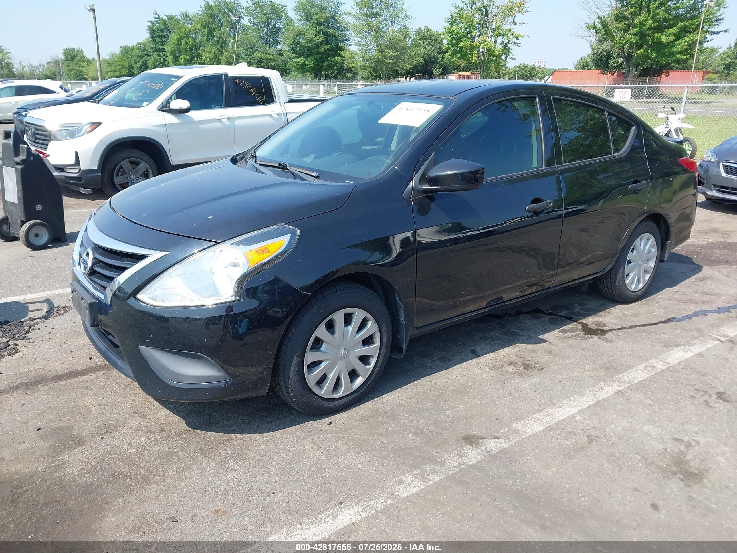 NISSAN VERSA image 2