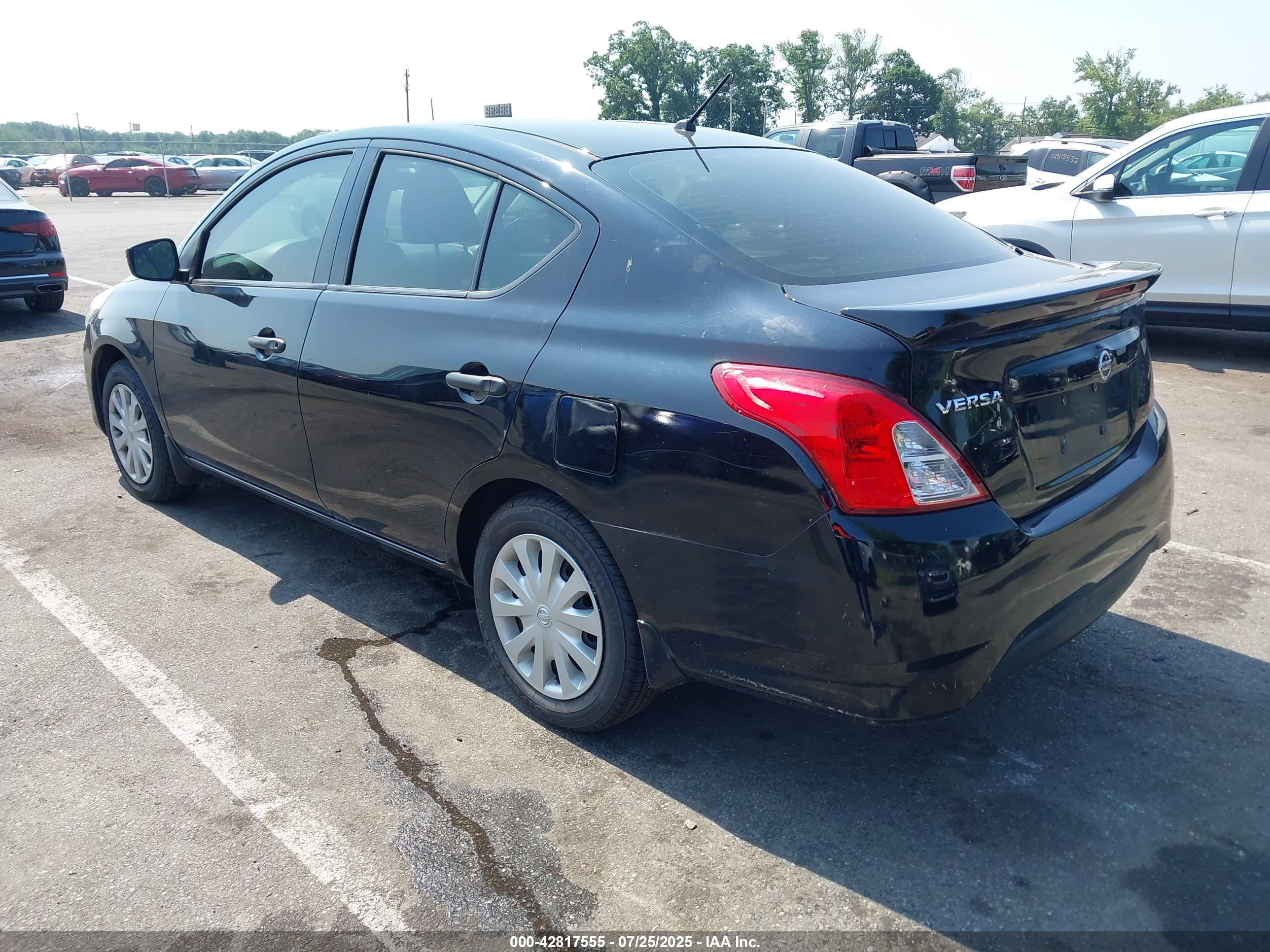 NISSAN VERSA image 3