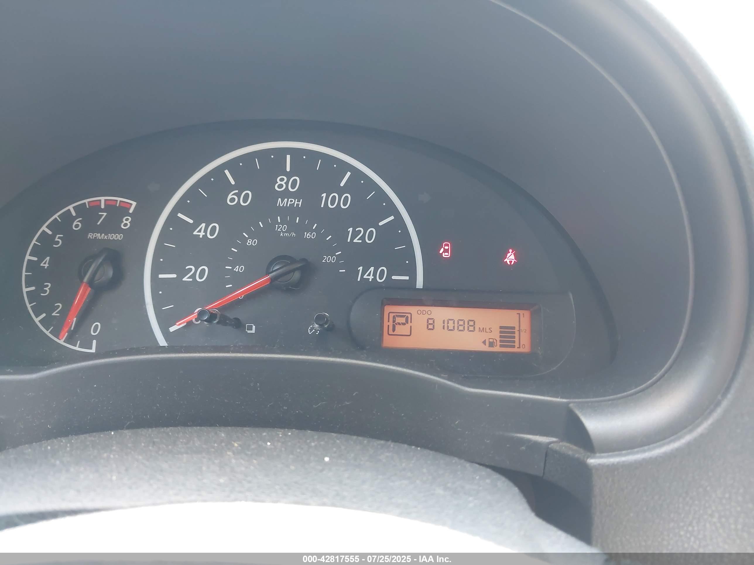 NISSAN VERSA image 7