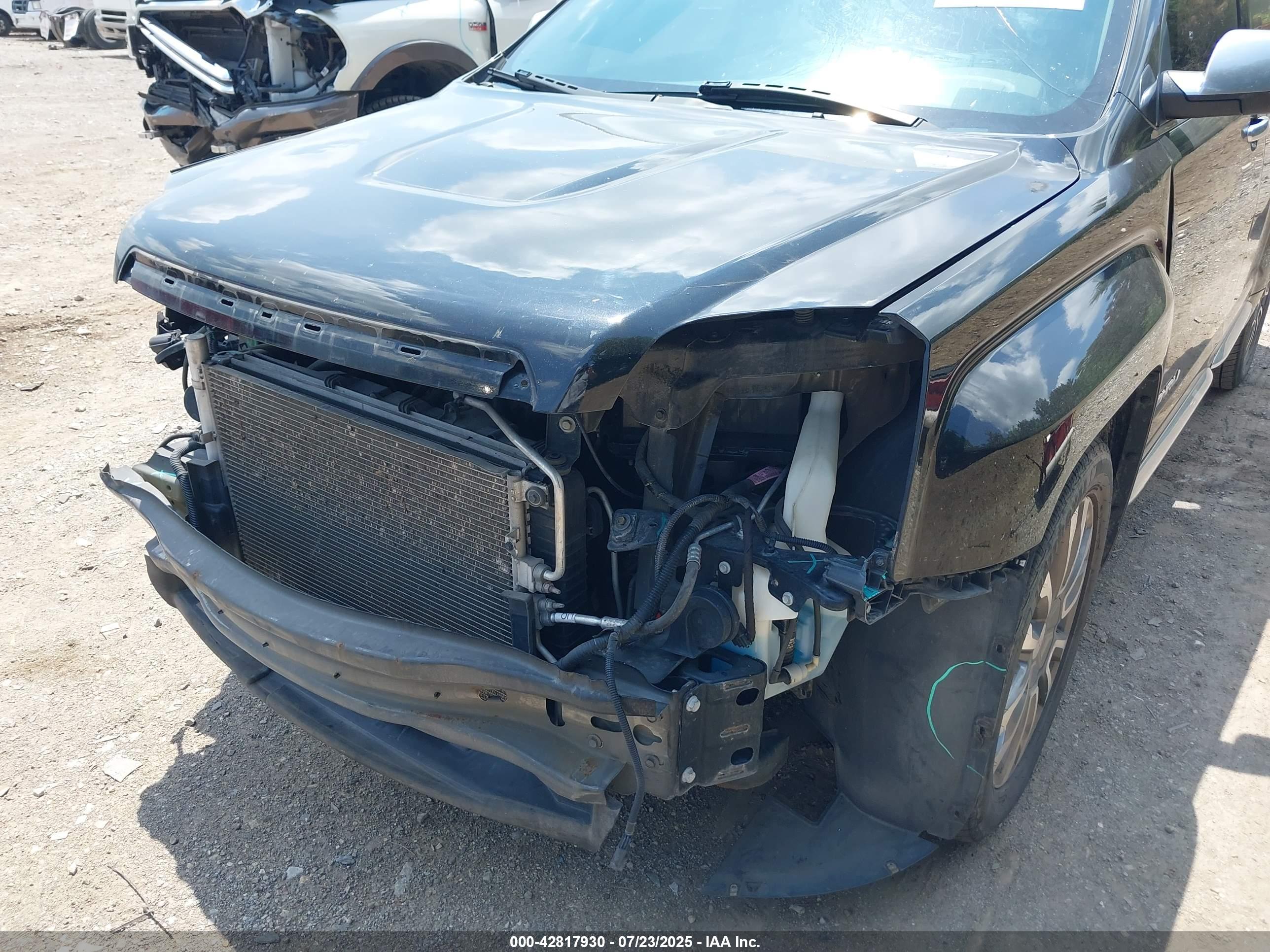 GMC TERRAIN image 6
